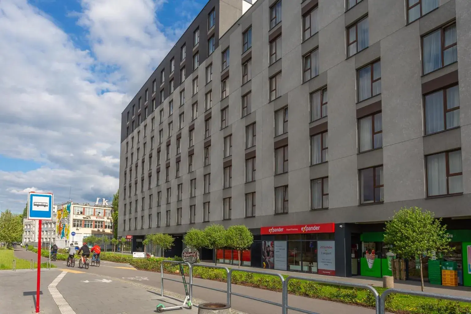 Property building in RentPlanet - Apartamenty Wolska Property building in RentPlanet - Apartamenty Wolska