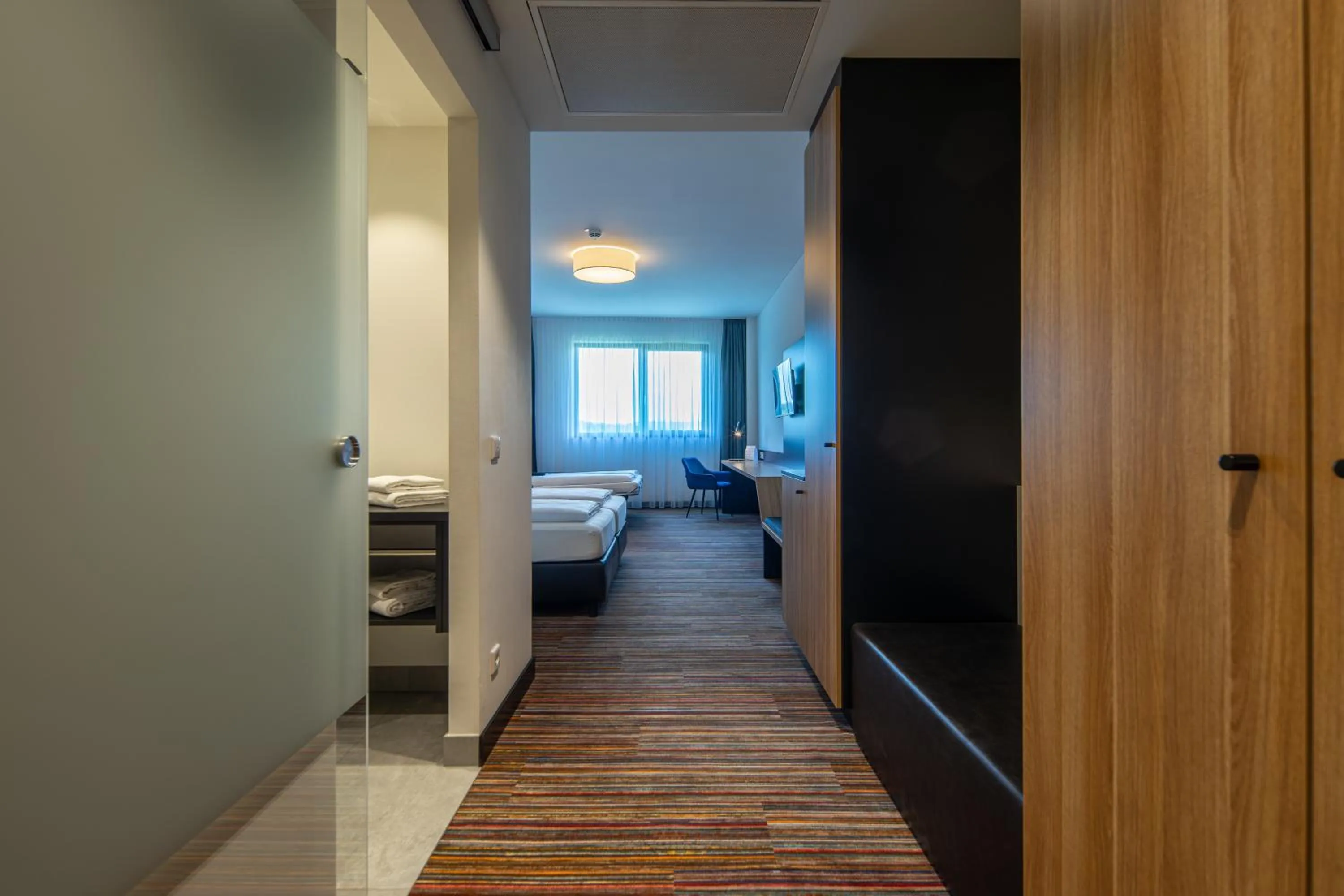 Photo of the whole room, Bed in N+S City Hotel Neumarkt