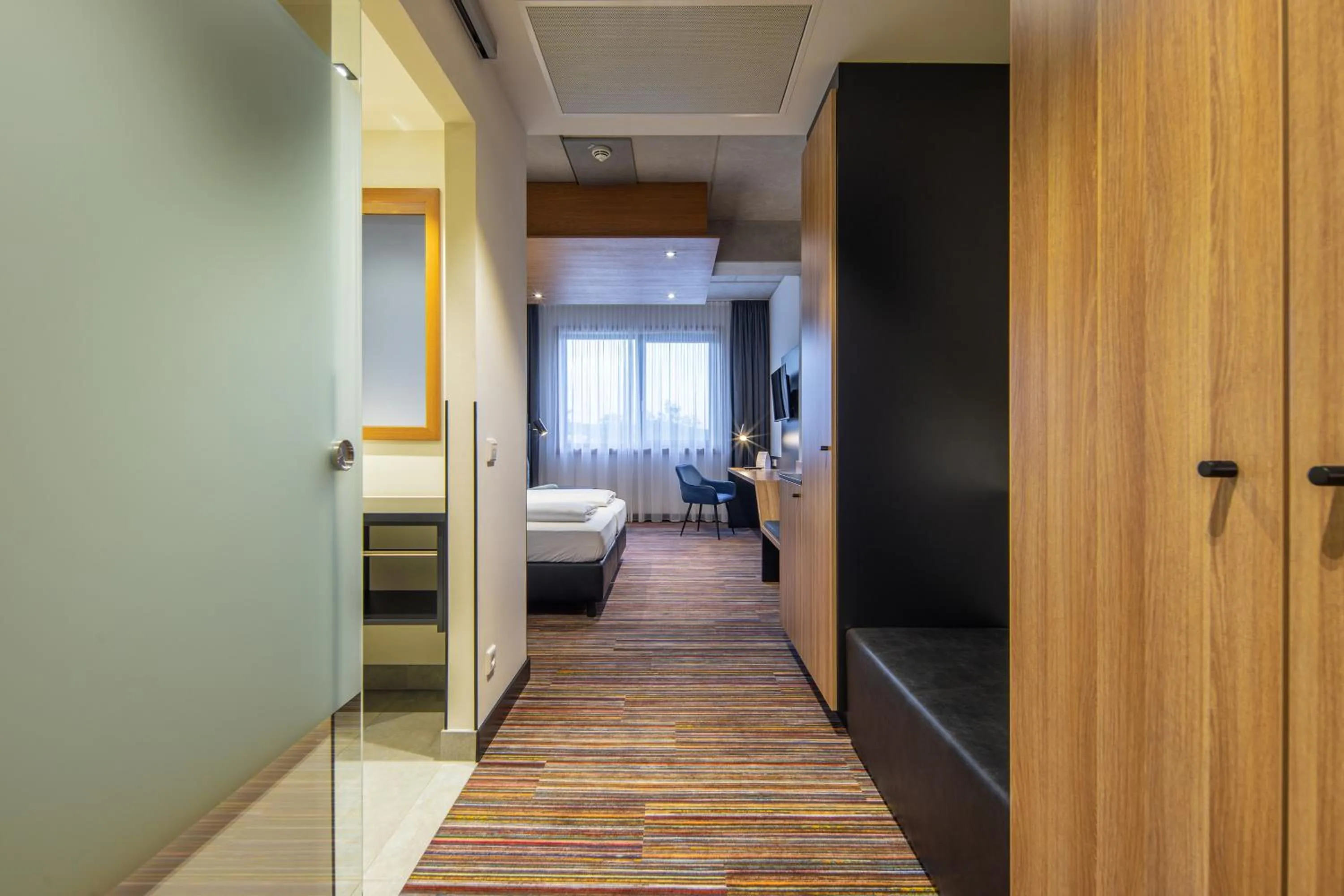 Photo of the whole room, Bed in N+S City Hotel Neumarkt