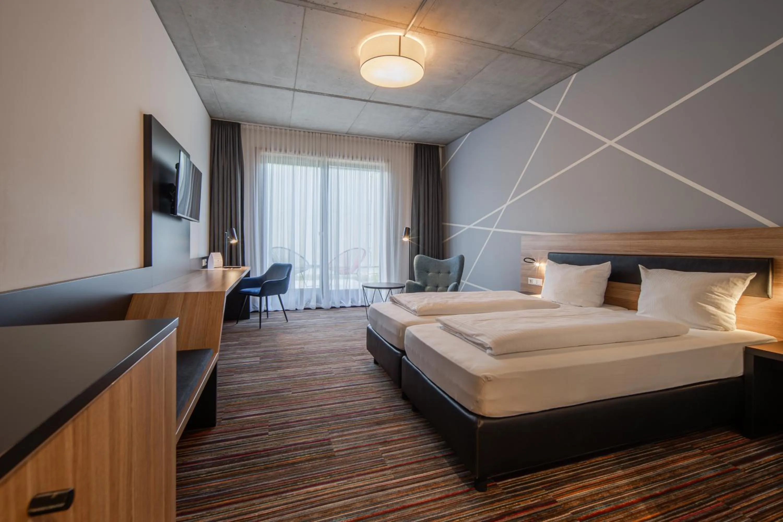 Photo of the whole room, Bed in N+S City Hotel Neumarkt