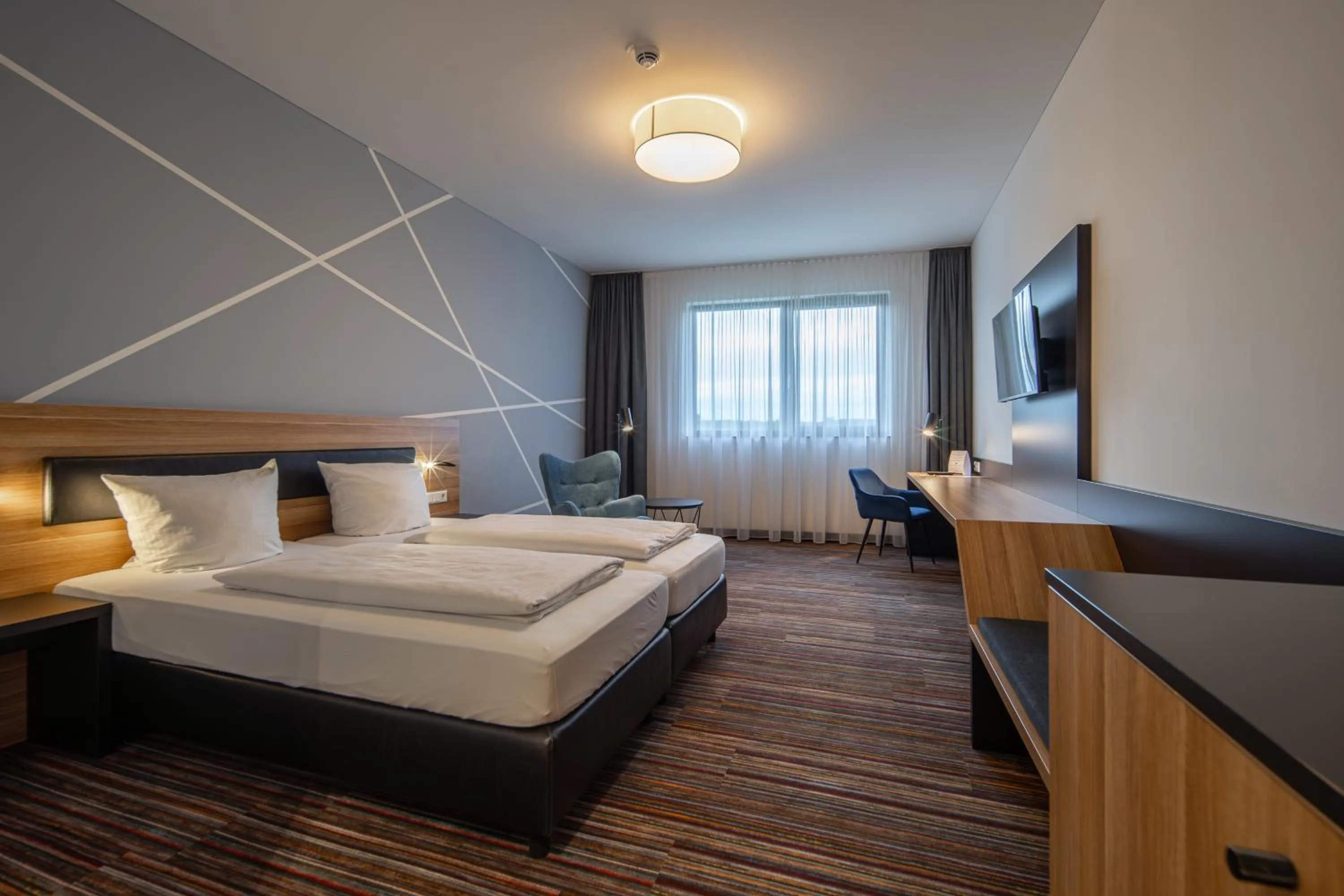 Photo of the whole room, Bed in N+S City Hotel Neumarkt