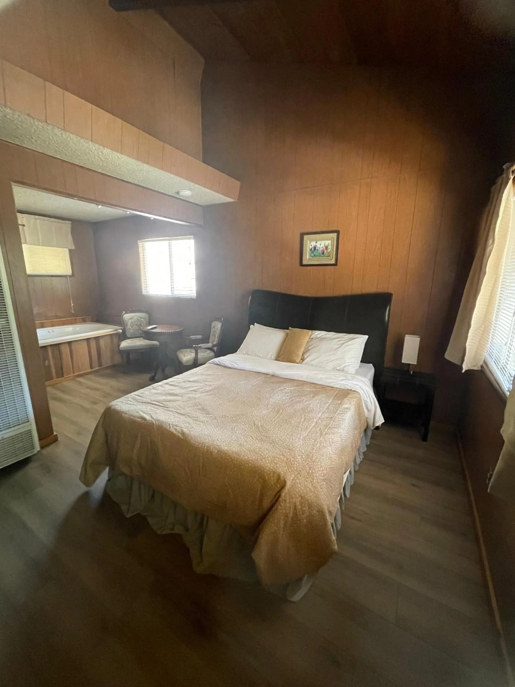 Bed in Mountain View Cabins