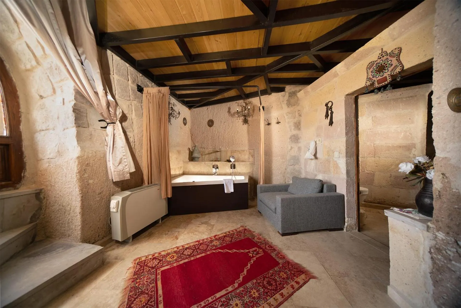 Hot Tub, Bed in Pigeon Hotel Cappadocia