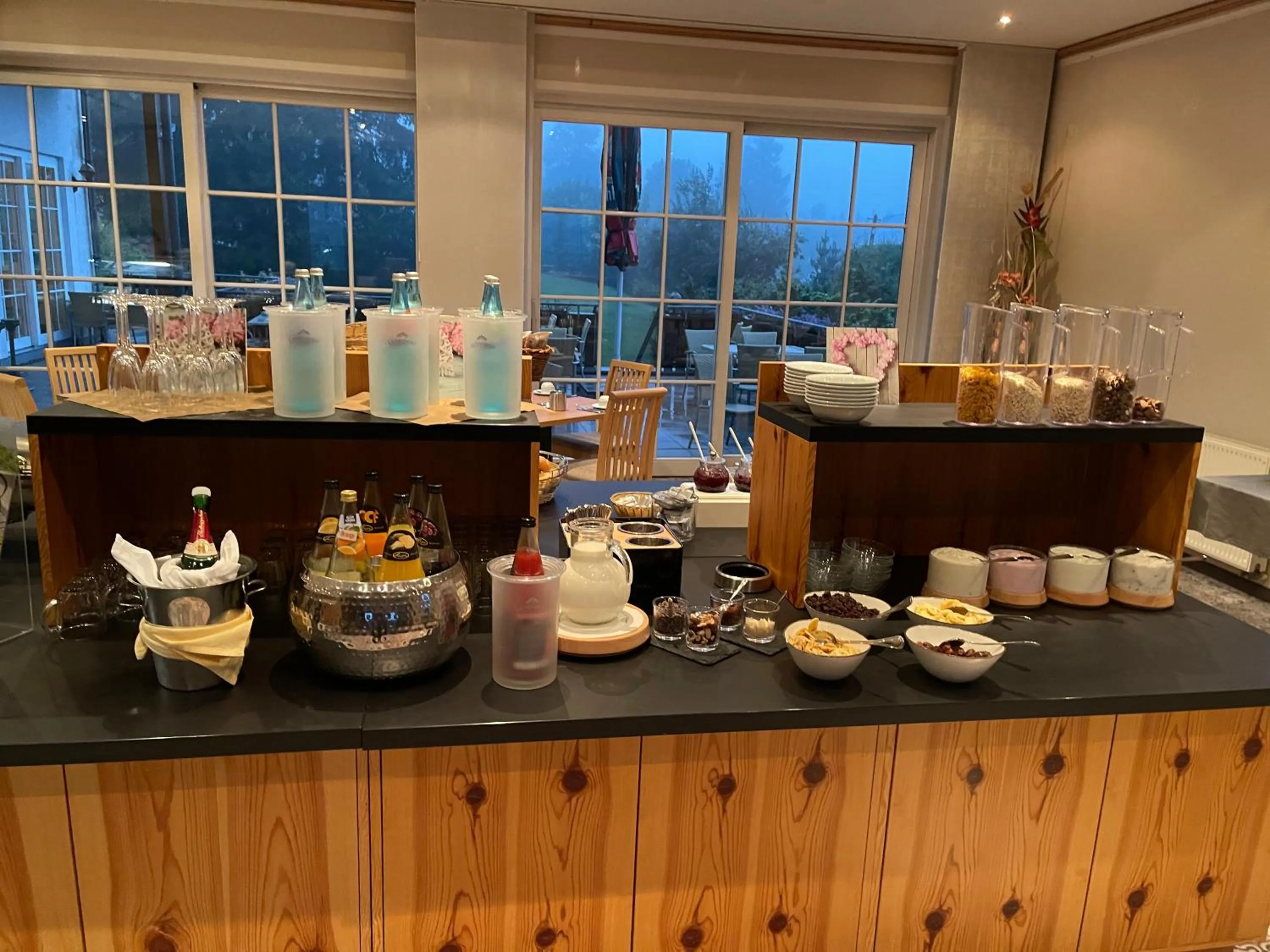 Buffet breakfast in Hotel Zum Bären