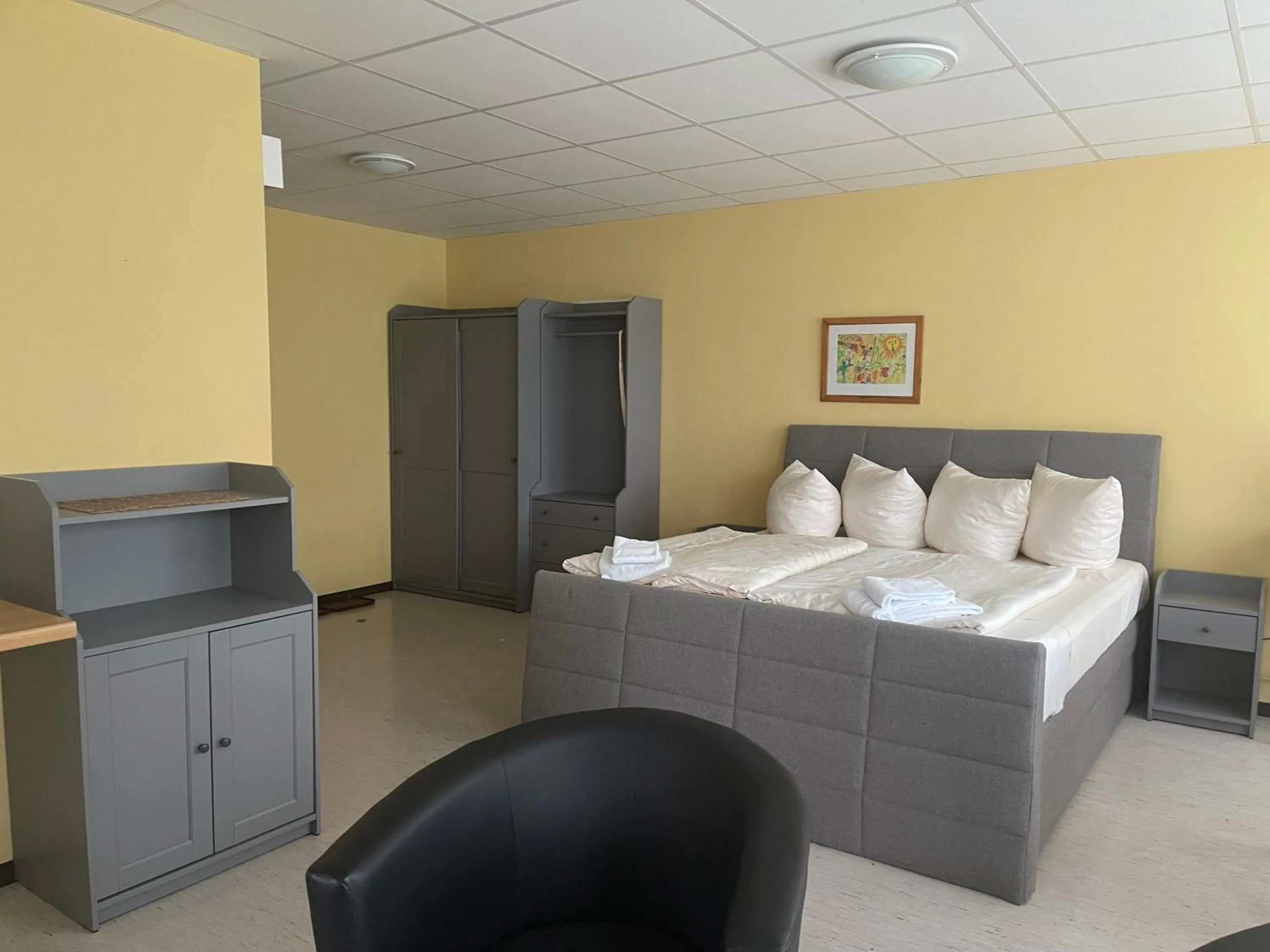 Photo of the whole room, Bed in Hotel Zum Bären