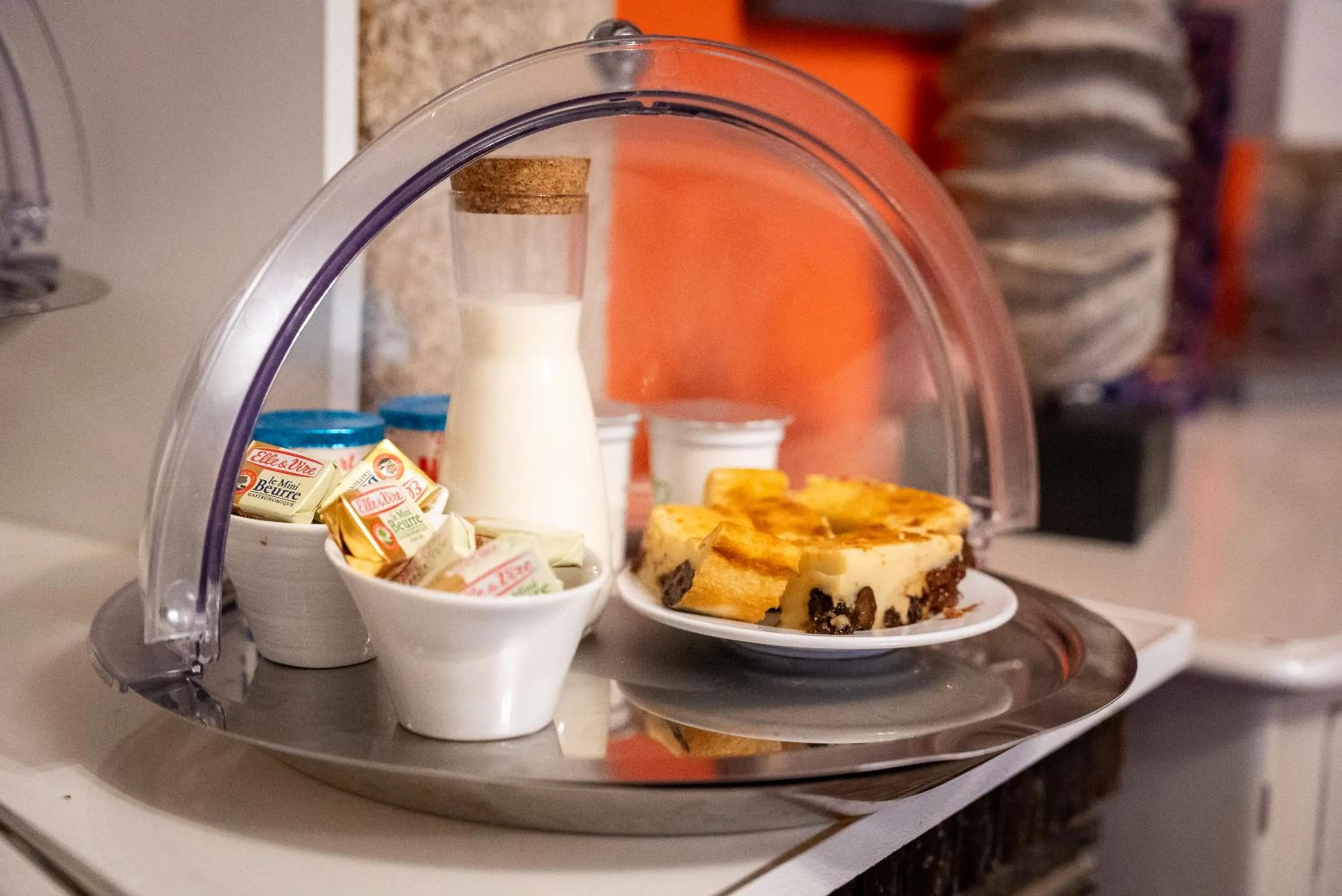 Breakfast in La Meffrais 1741 - Manoir Élégant - B&B - Parking - 3 min de Dinan