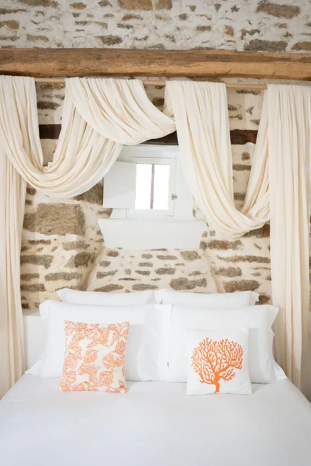 Double Room with Terrace in La Meffrais 1741 - Manoir Élégant - B&B - Parking - 3 min de Dinan Double Room with Terrace in La Meffrais 1741 - Manoir Élégant - B&B - Parking - 3 min de Dinan