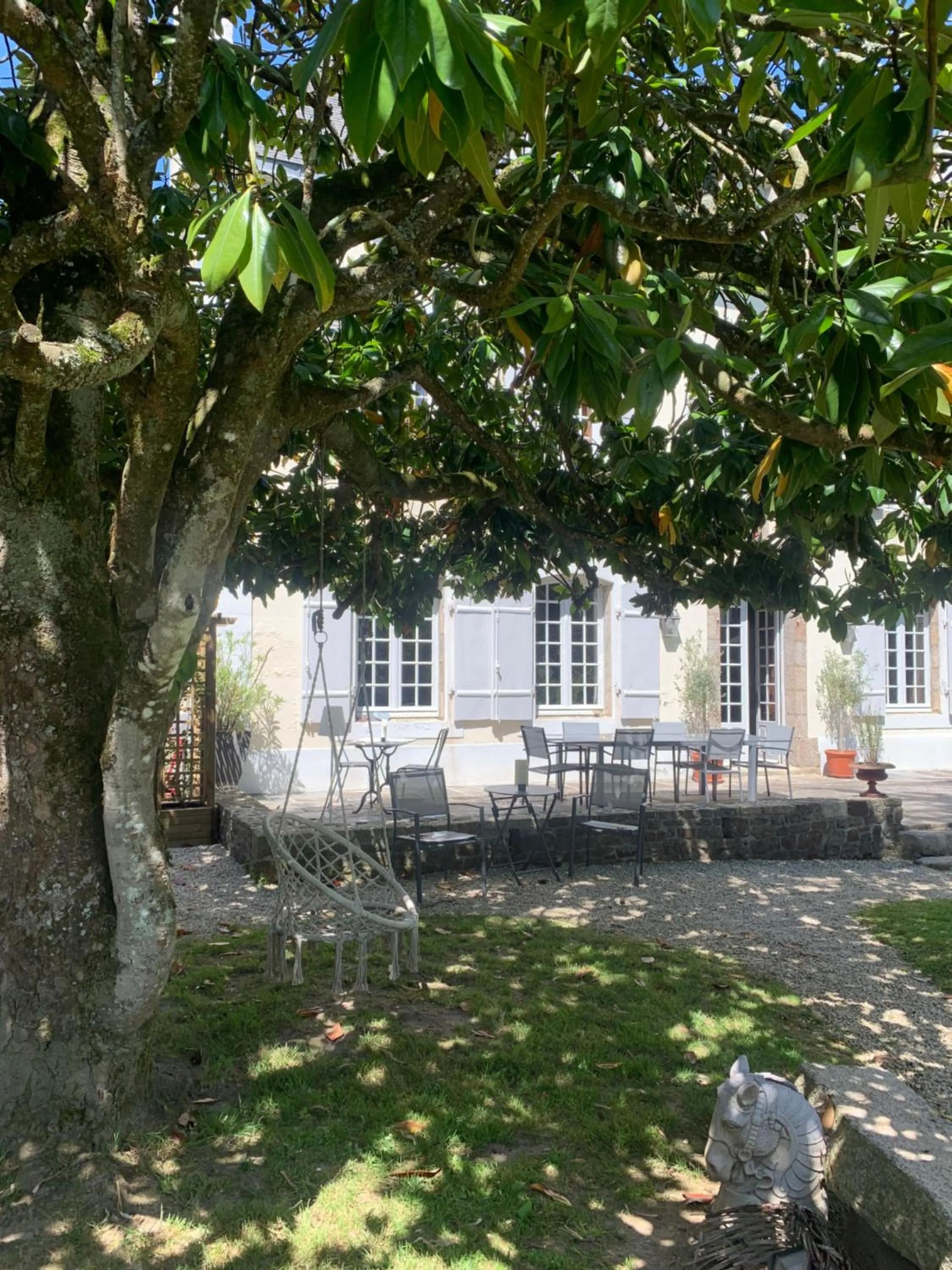 Patio in La Meffrais 1741 - Manoir Élégant - B&B - Parking - 3 min de Dinan