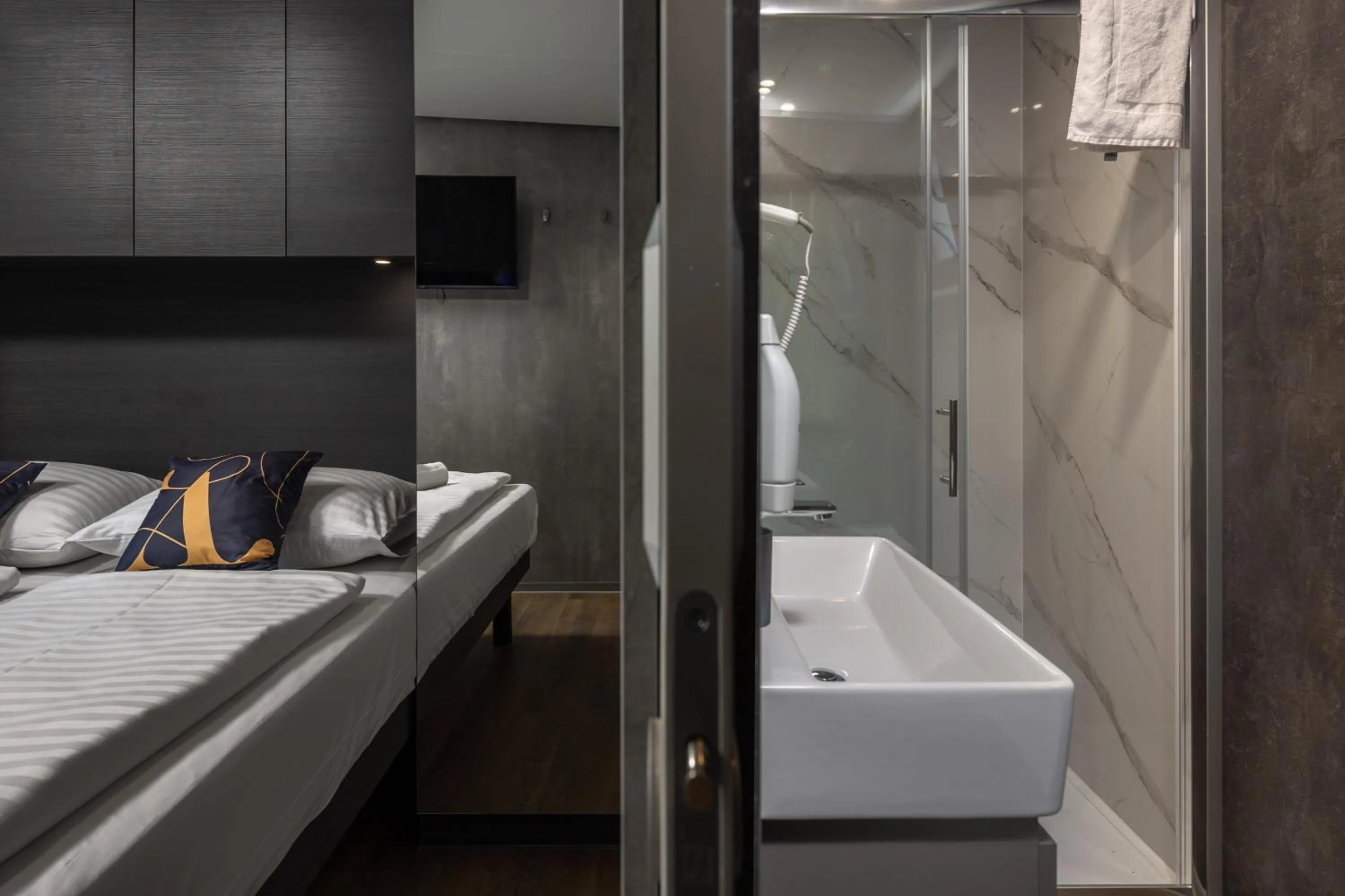 Bathroom, Bed in Adrialux Camping Mobile Homes