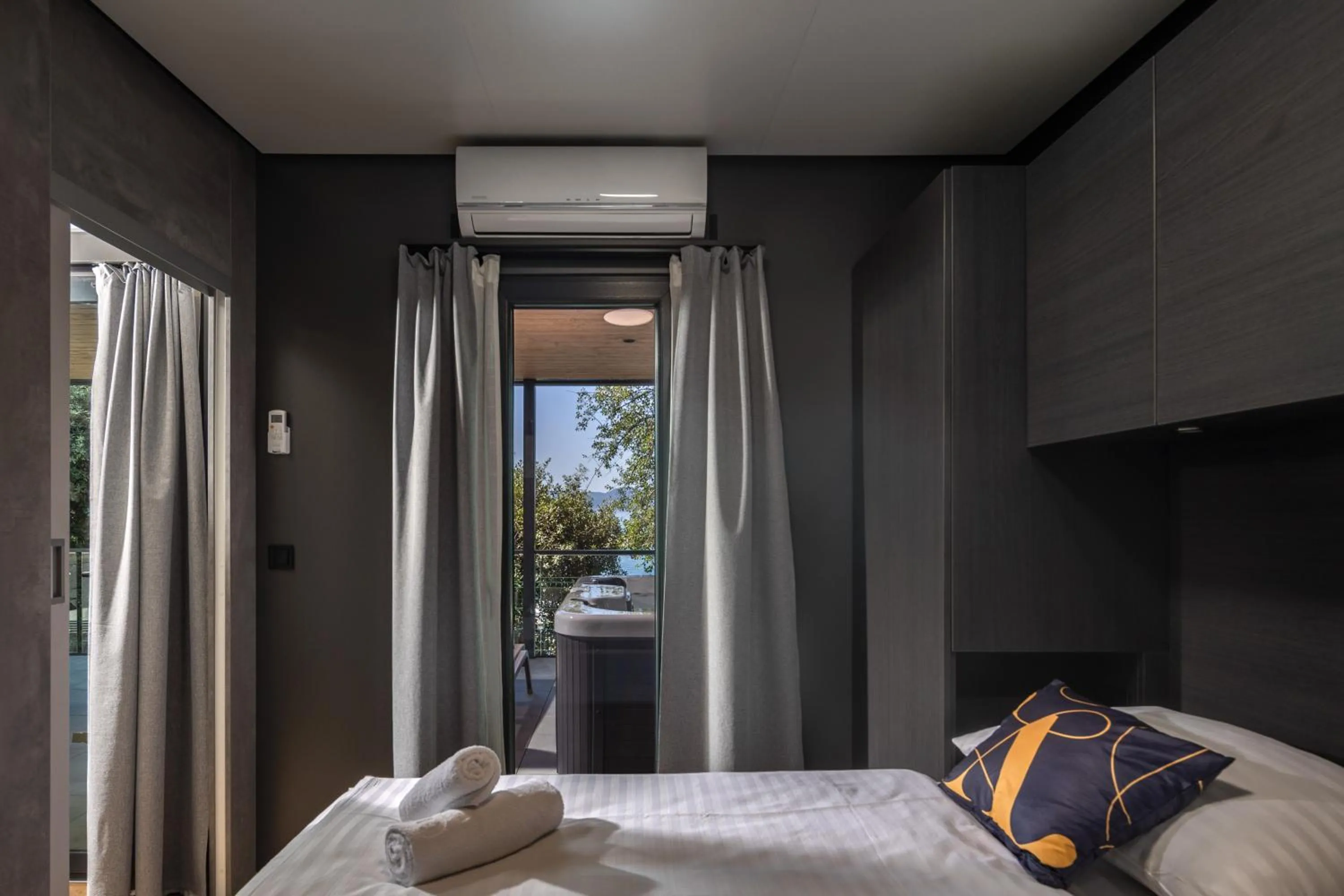 Hot Tub, Bed in Adrialux Camping Mobile Homes