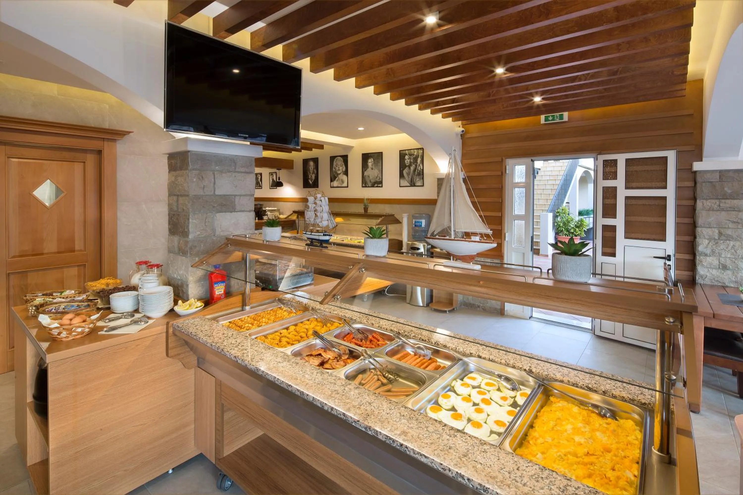 Buffet breakfast in Villa Ljubanovic