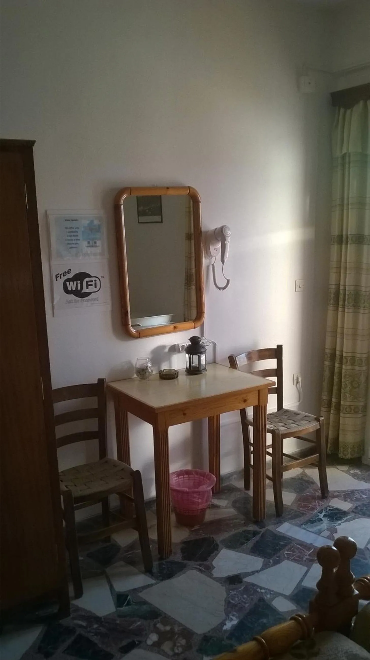 Dining area in Lefteris Rooms
