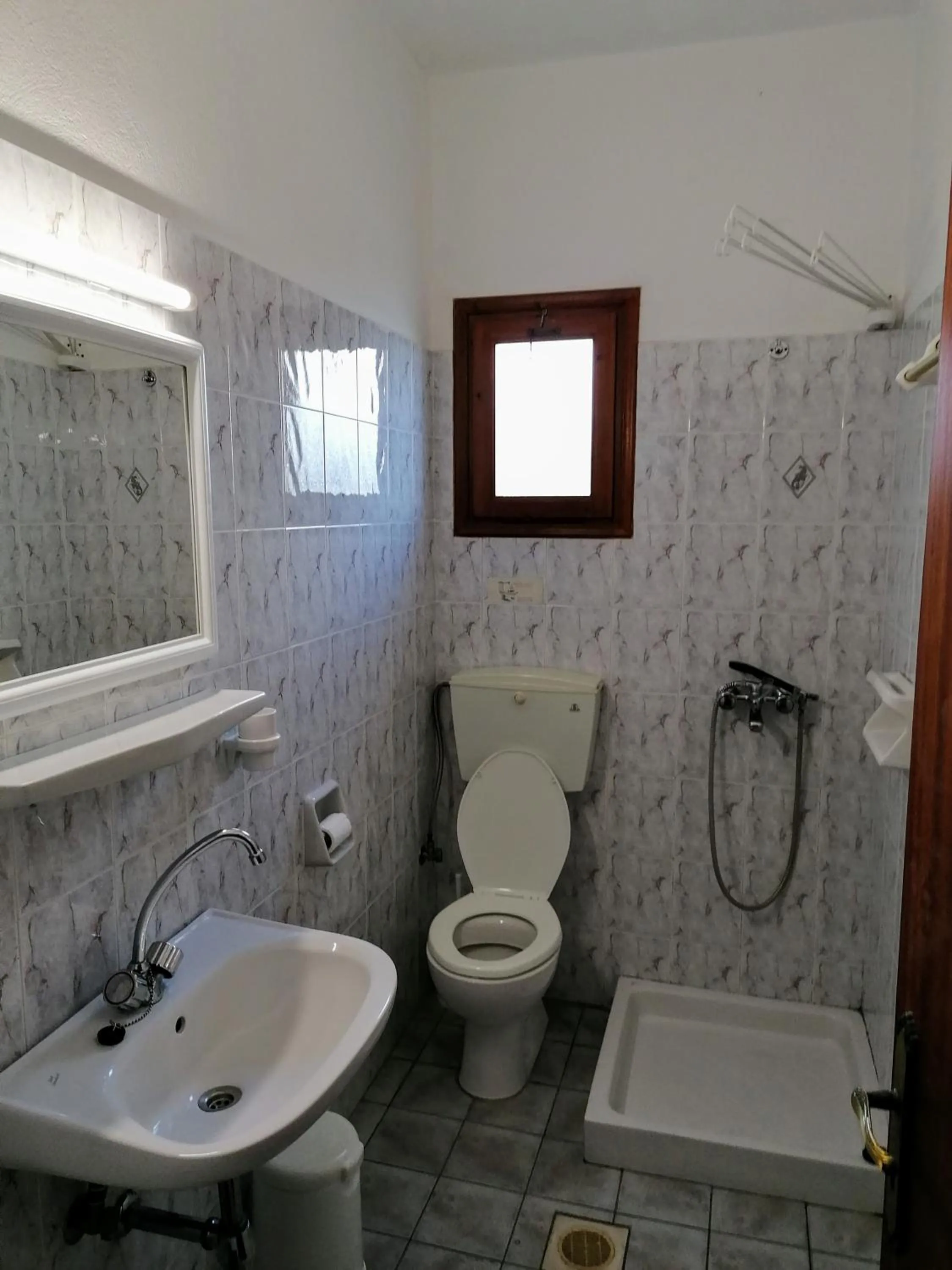 Bathroom in Lefteris Rooms