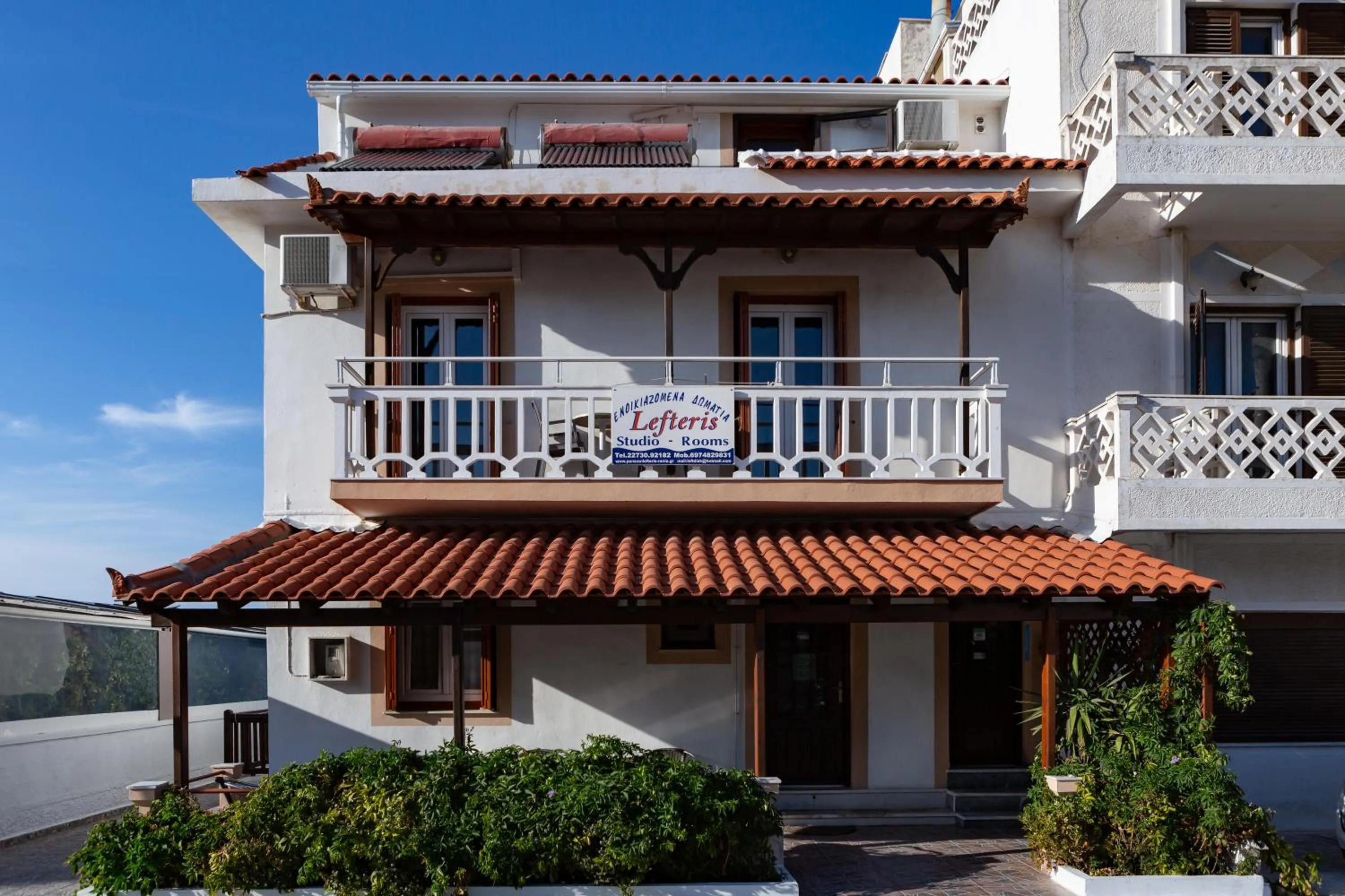Property building in Lefteris Rooms
