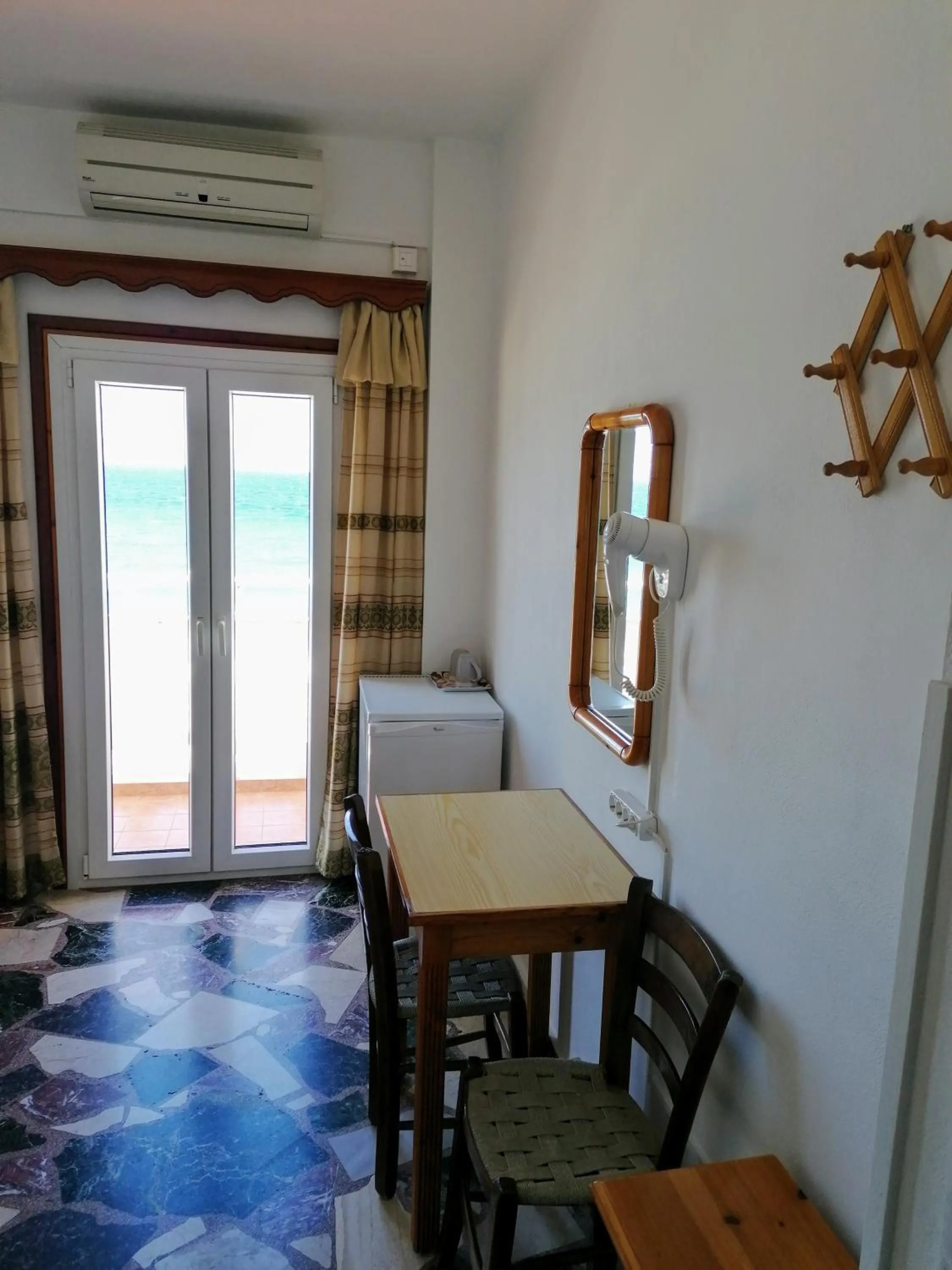 Dining area in Lefteris Rooms