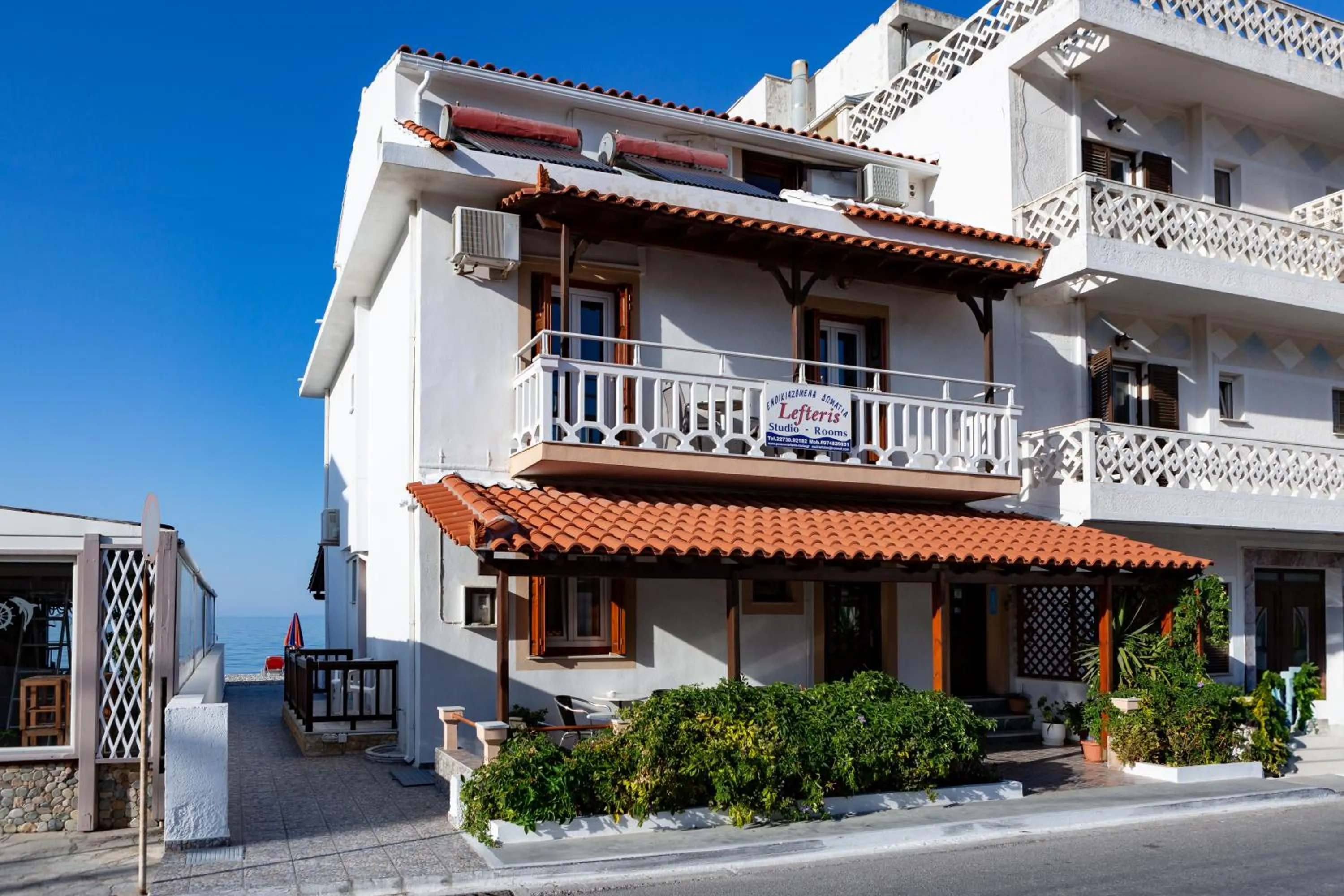 Property building in Lefteris Rooms