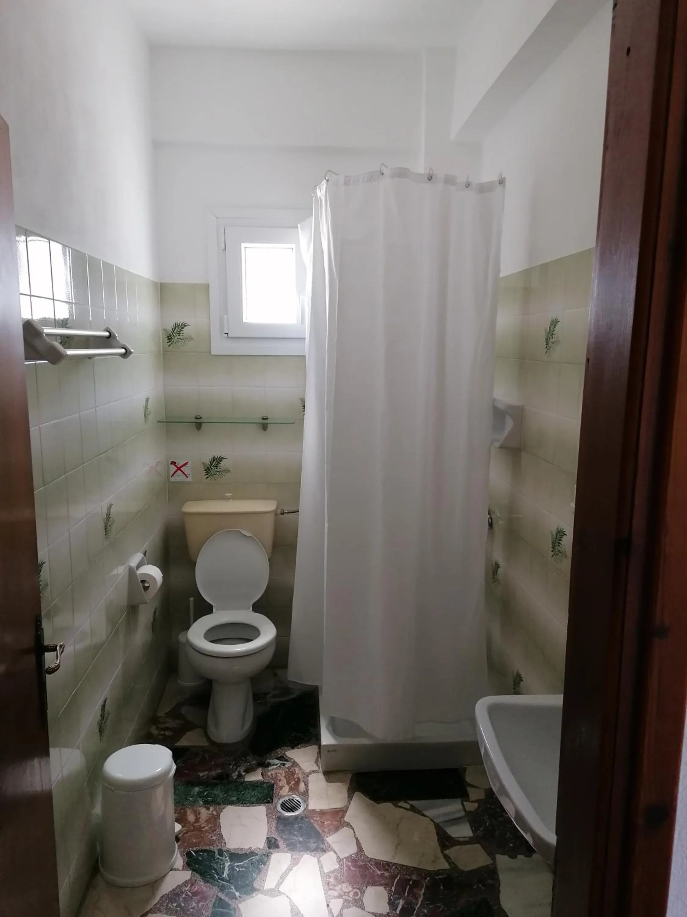 Bathroom in Lefteris Rooms