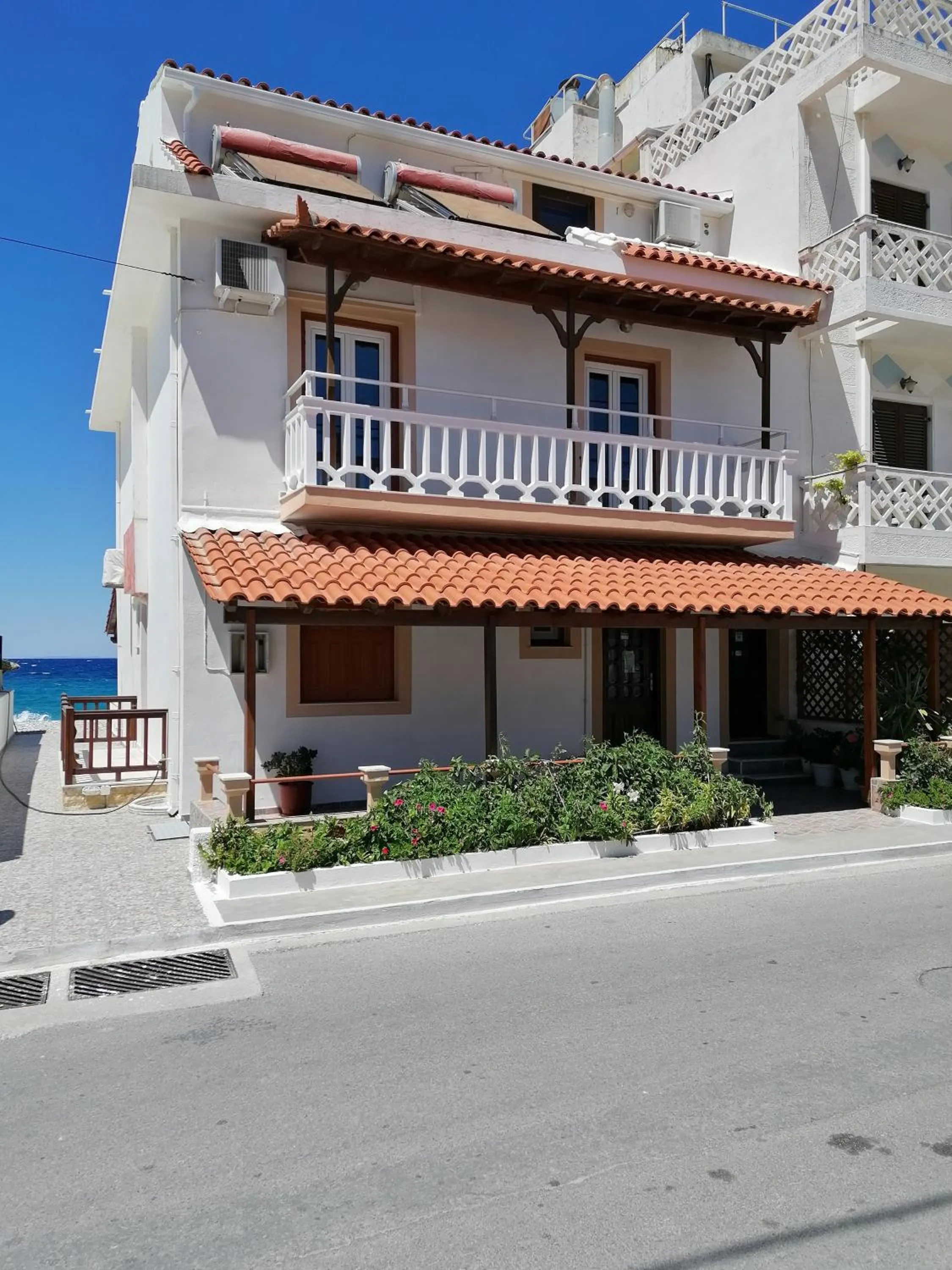 Property building in Lefteris Rooms