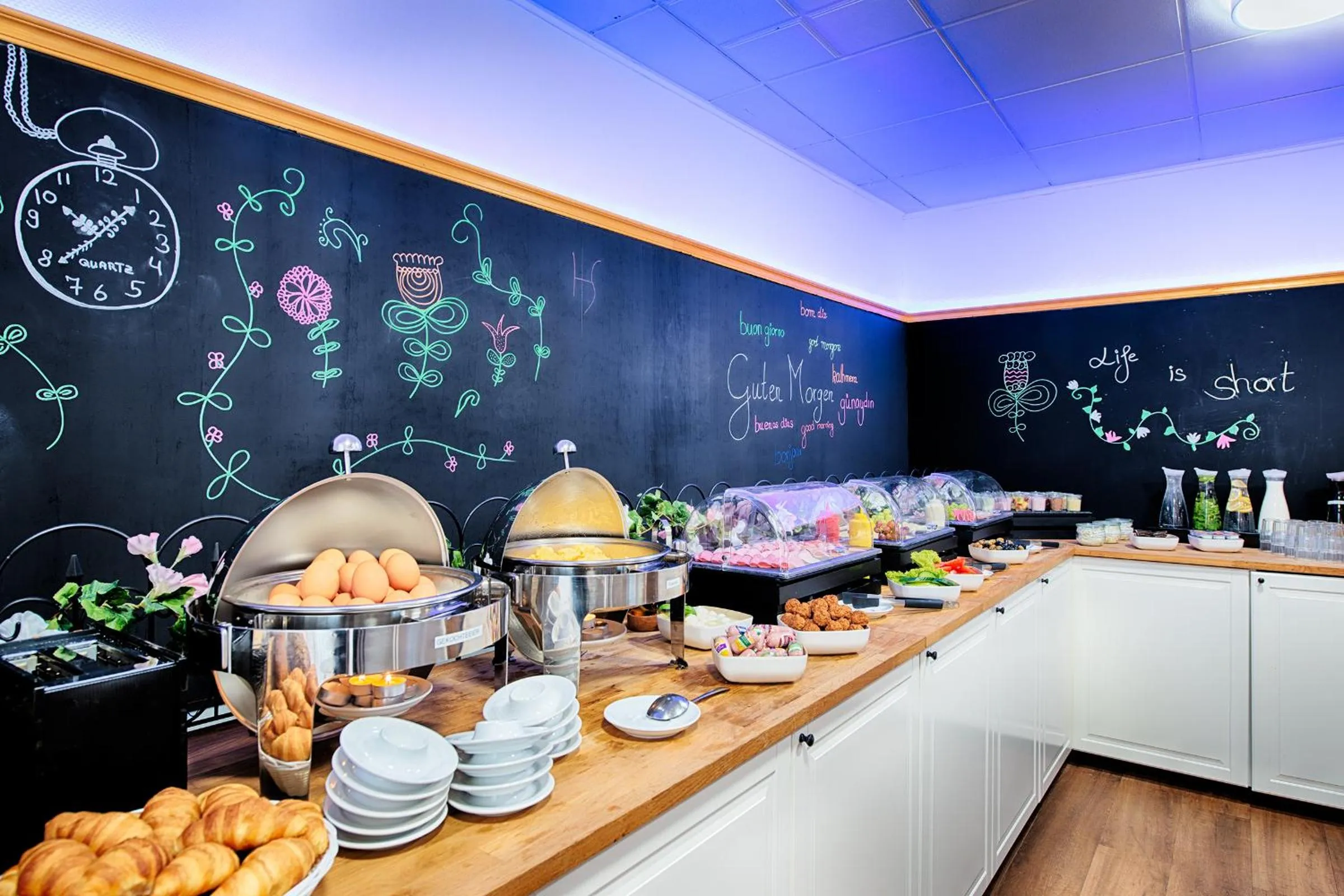 Food in Hotel Senator