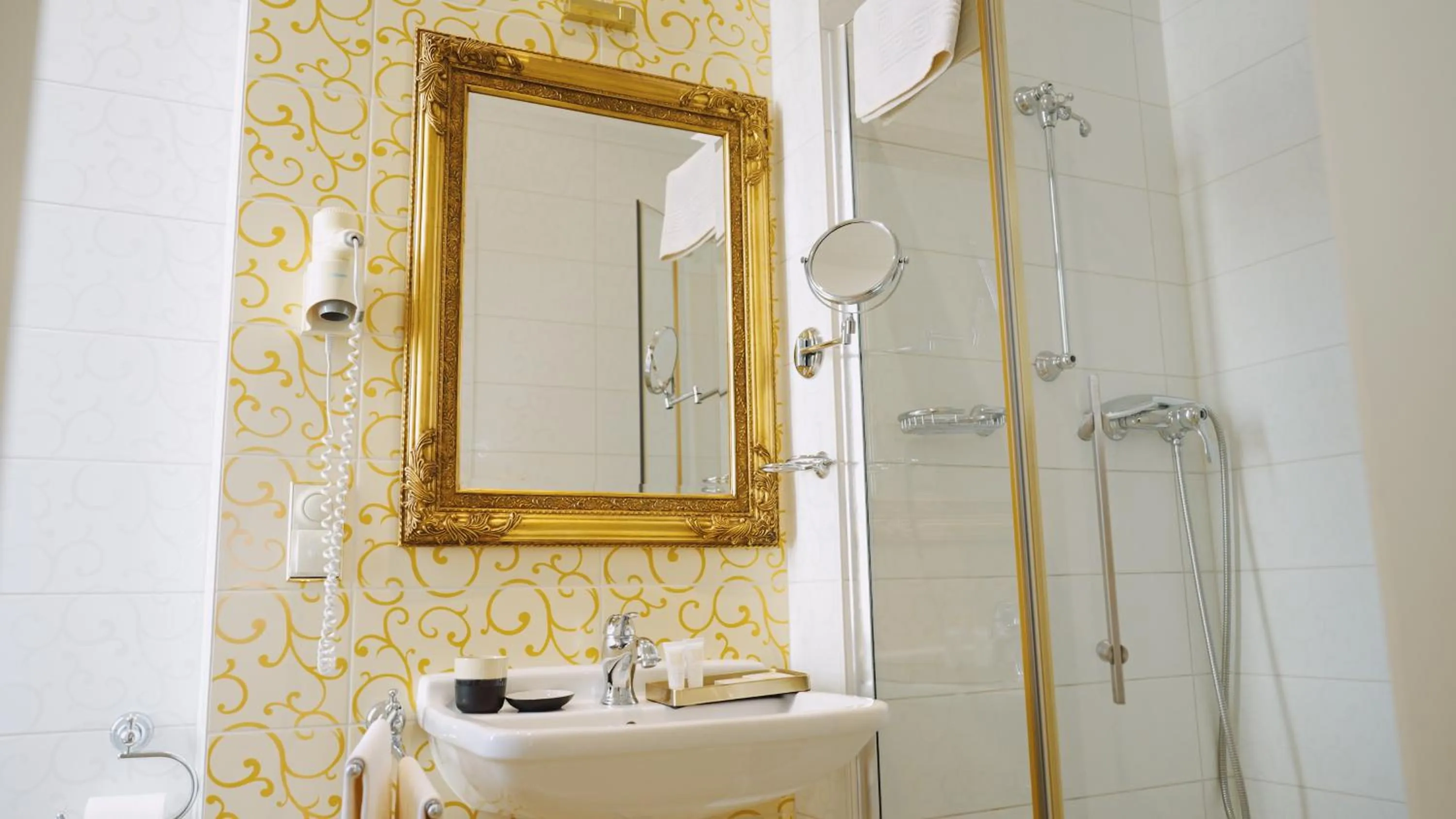 Hotel Monet - Das Kunsthotel an der Lahn