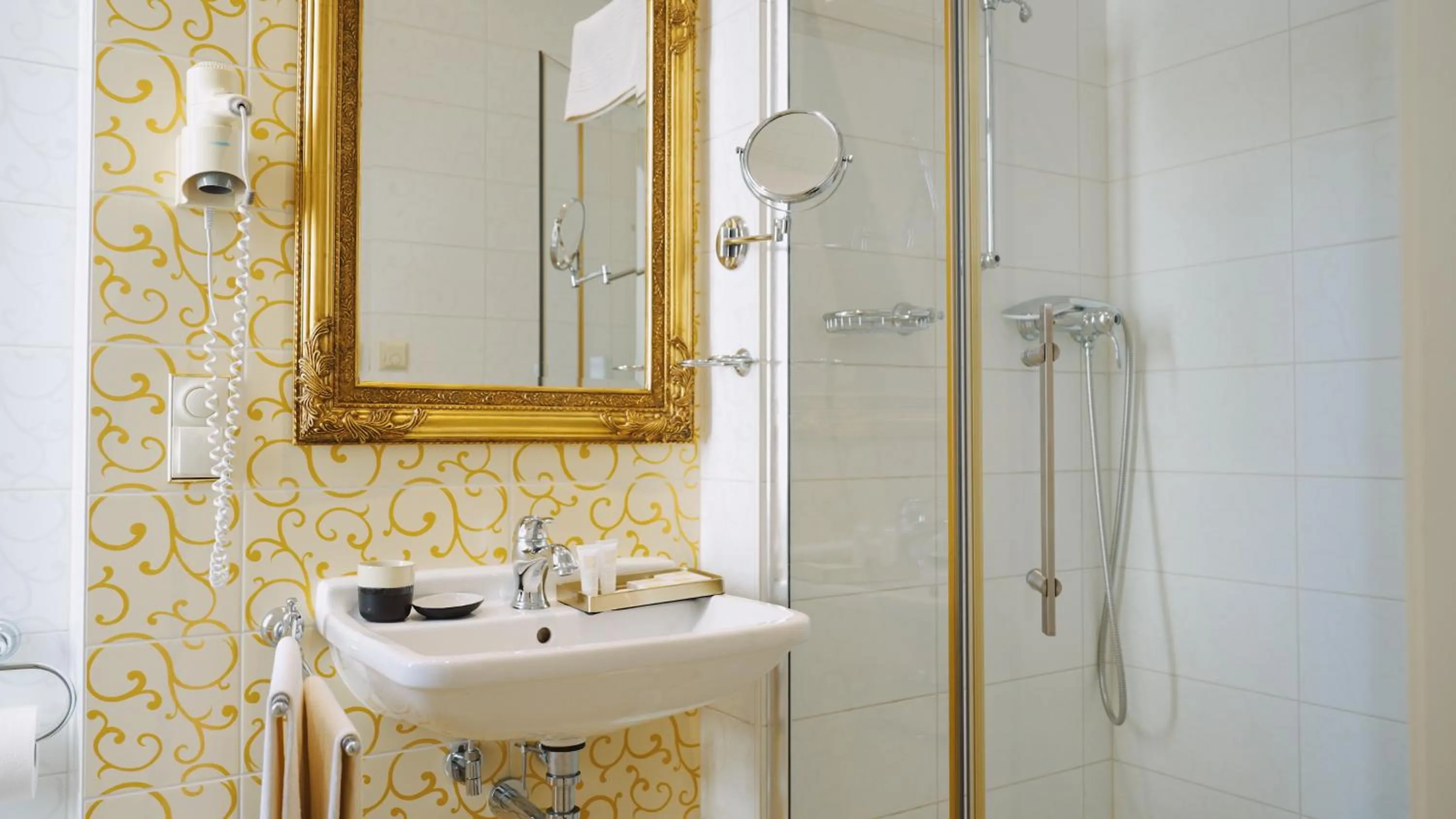 Hotel Monet - Das Kunsthotel an der Lahn