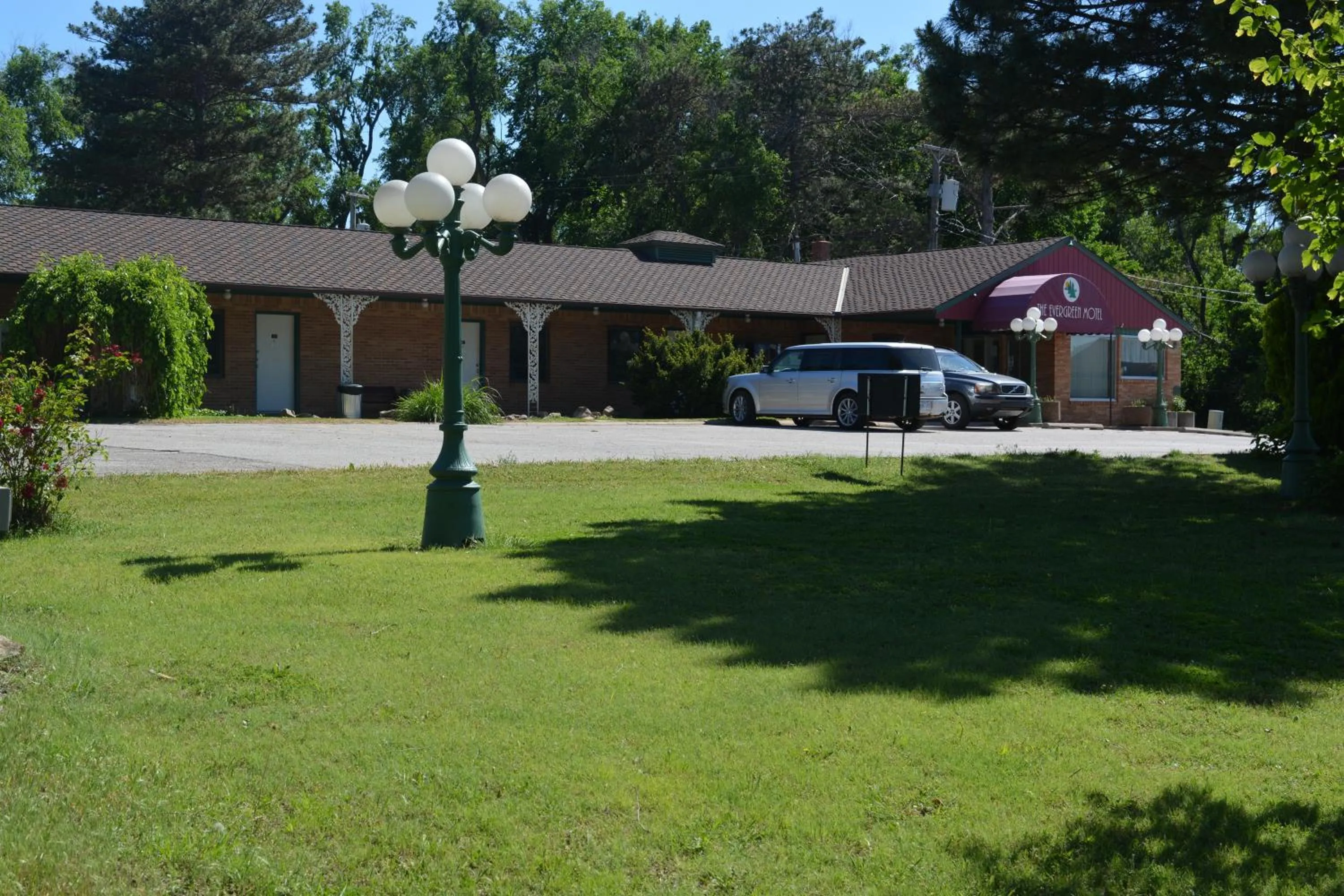 The Evergreen Motel in Kansas