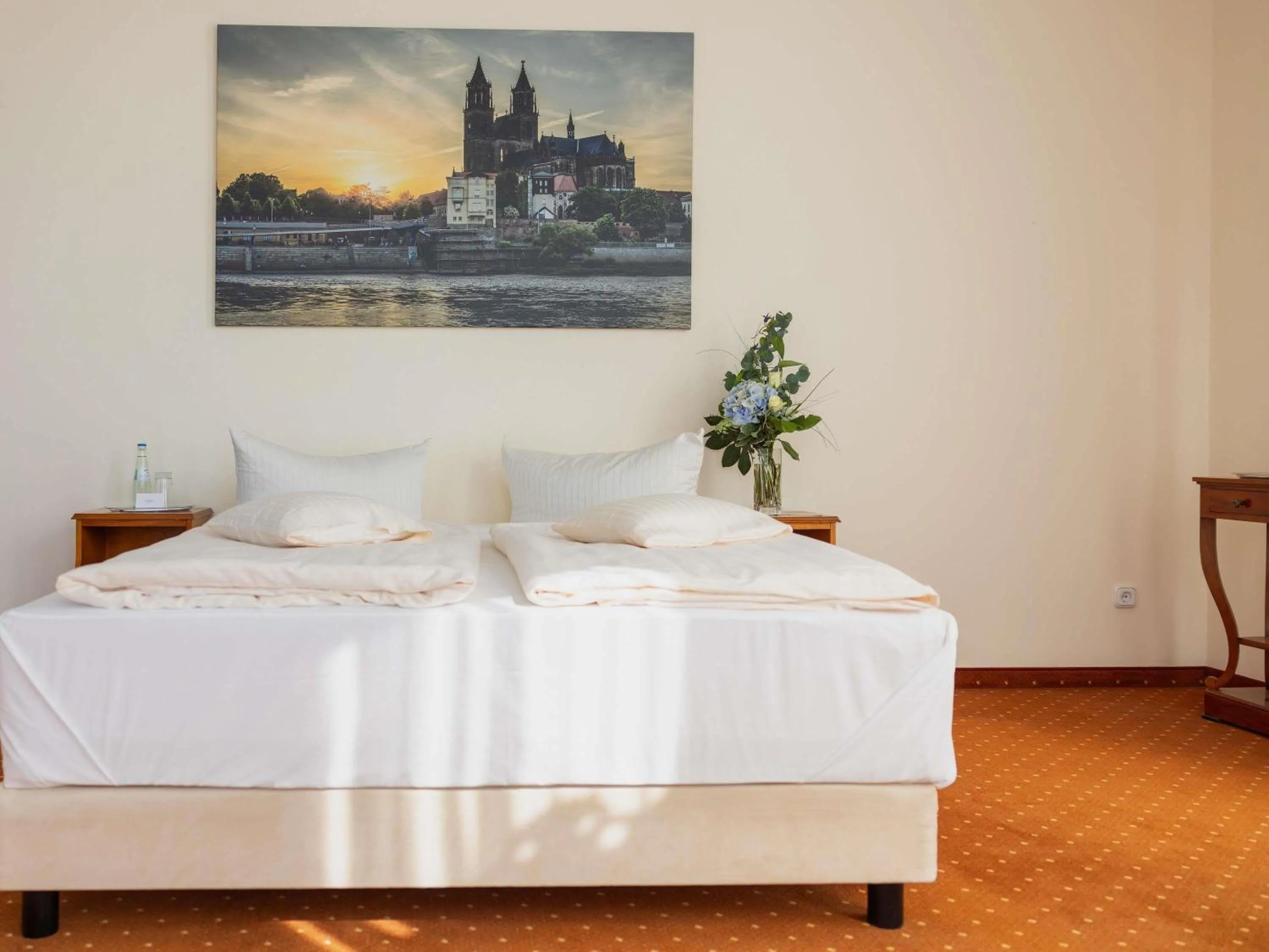 Bedroom, Bed in Mercure Hotel Plaza Magdeburg