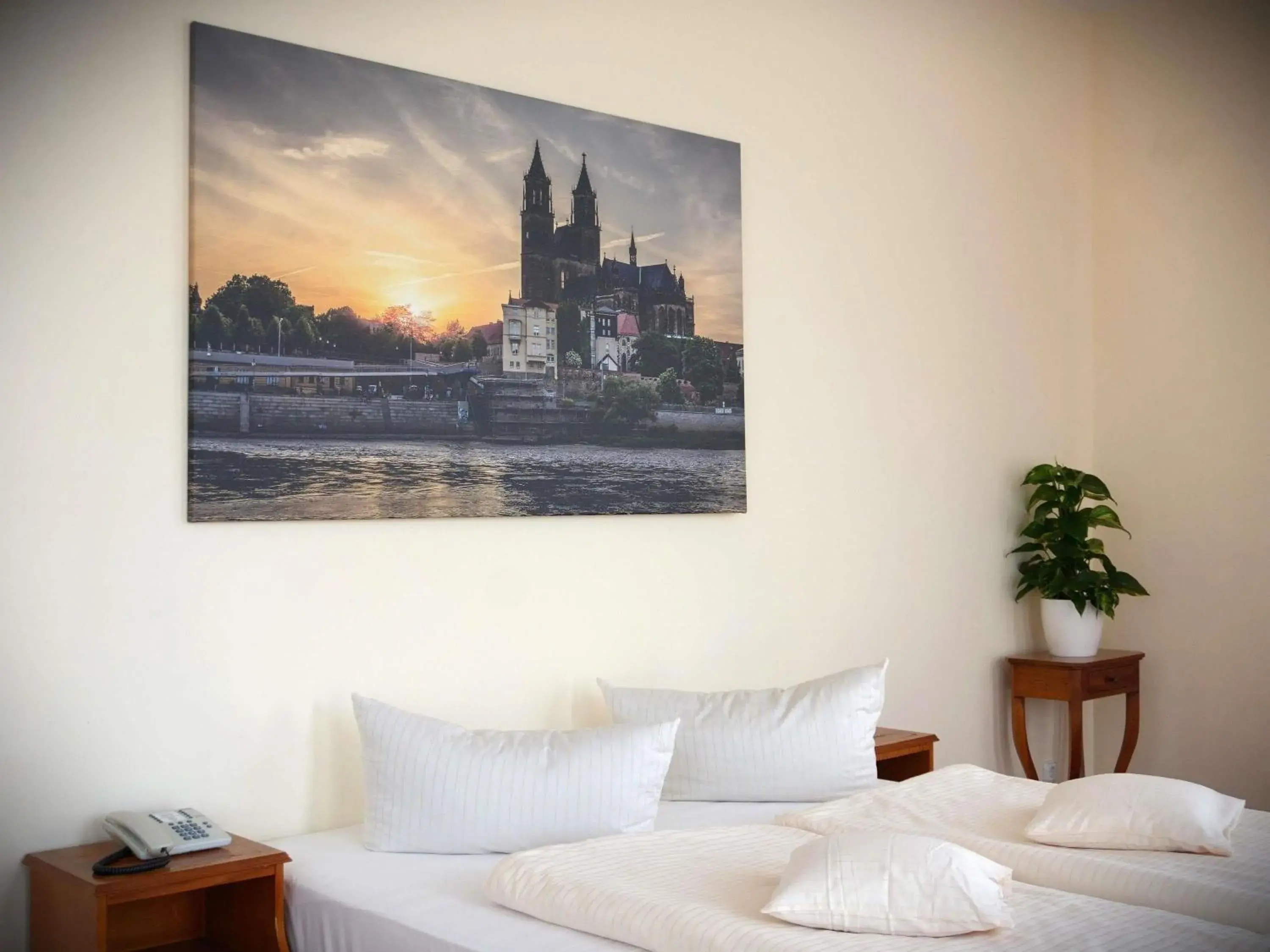 Bedroom, Bed in Mercure Hotel Plaza Magdeburg Bedroom, Bed in Mercure Hotel Plaza Magdeburg