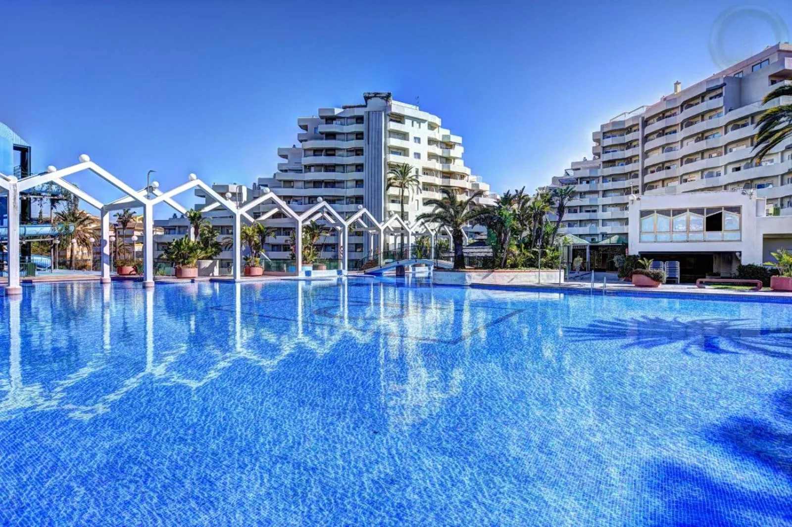Apartamentos BENALBEACH