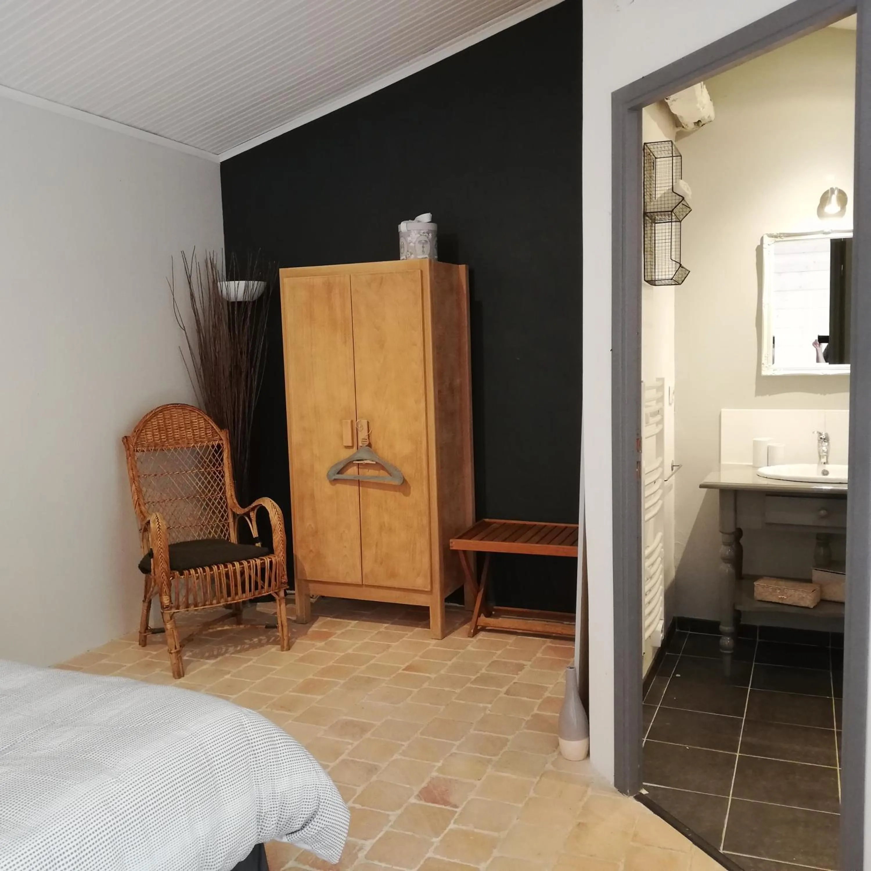 wardrobe, Bed in Au Logis de la Mongie