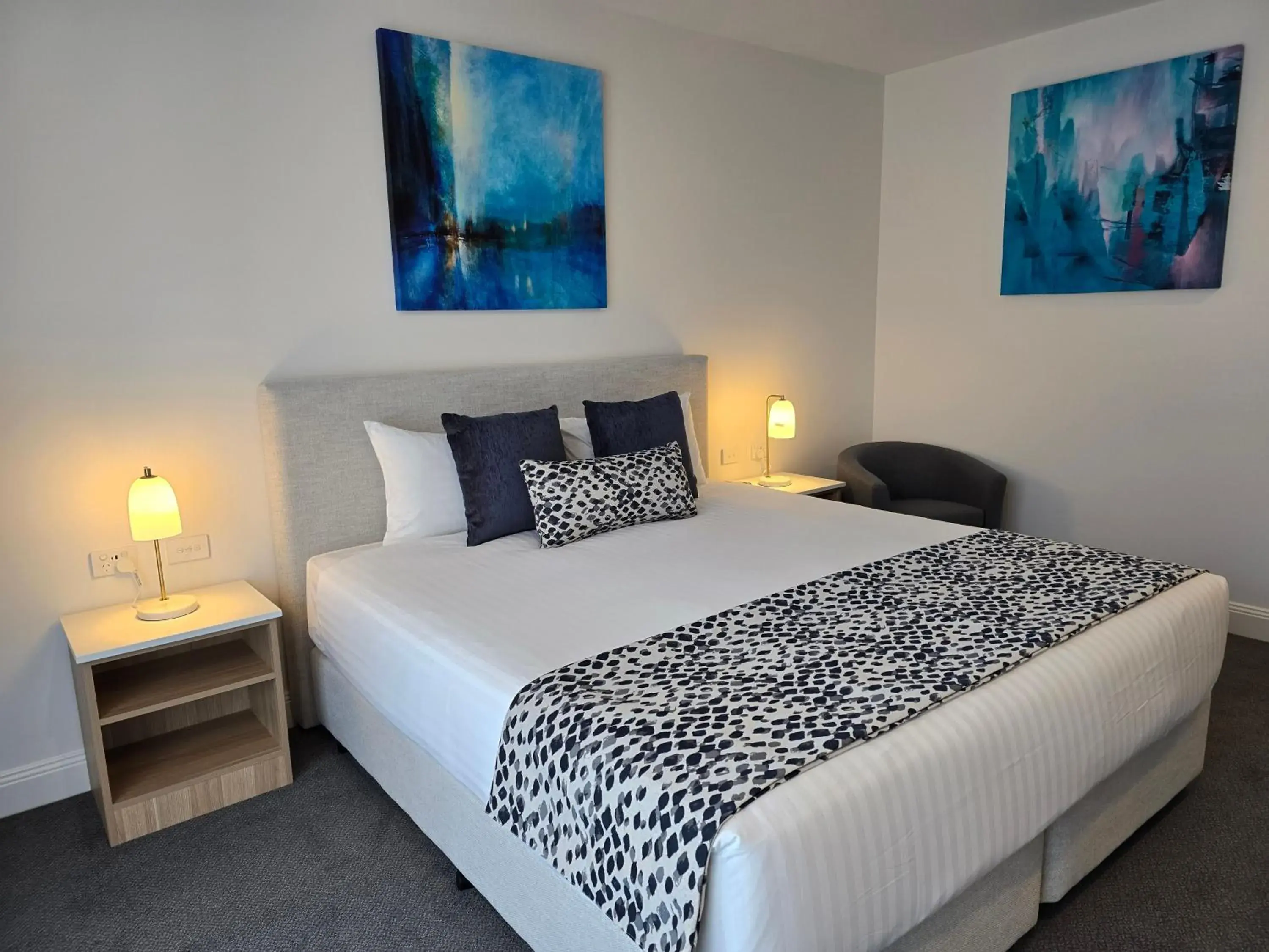 King Room in The Abbey Motel Goulburn King Room in The Abbey Motel Goulburn