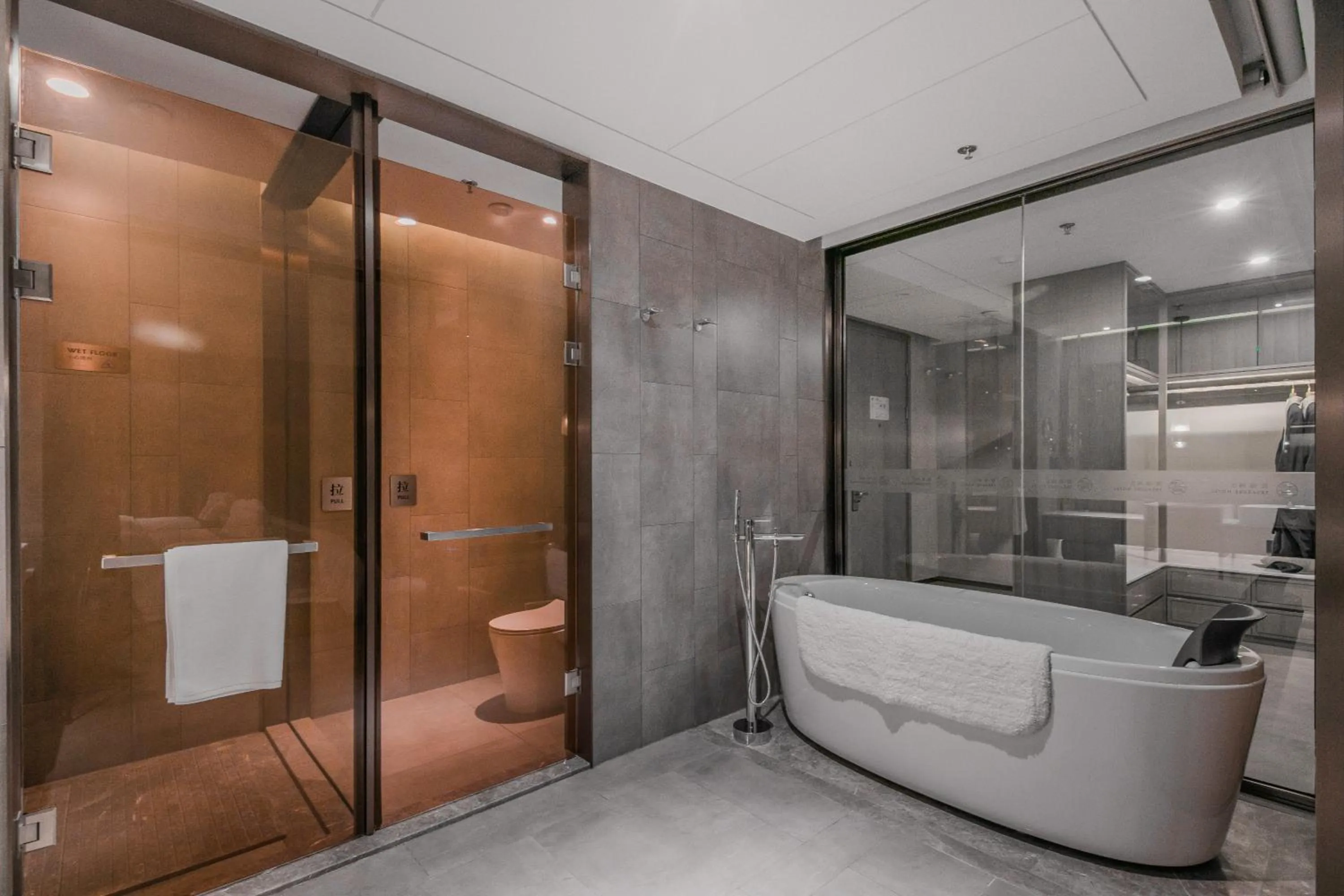 Bathroom in Qingdao Treasure Hotel