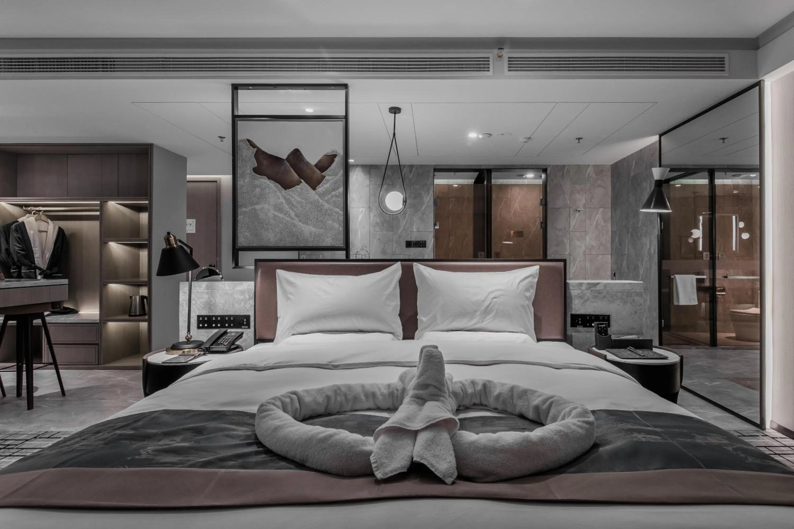 Bed in Qingdao Treasure Hotel