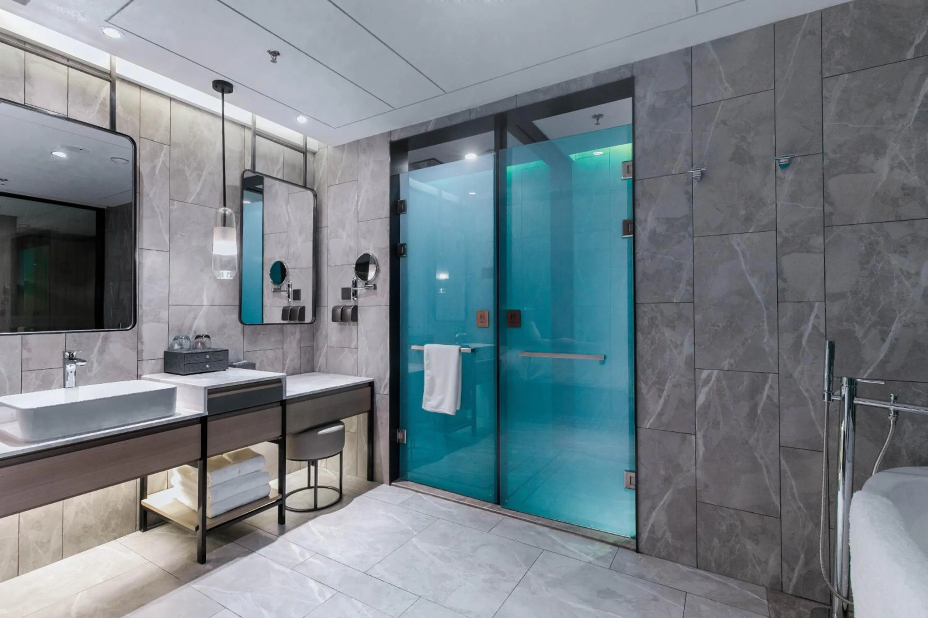 Shower in Qingdao Treasure Hotel