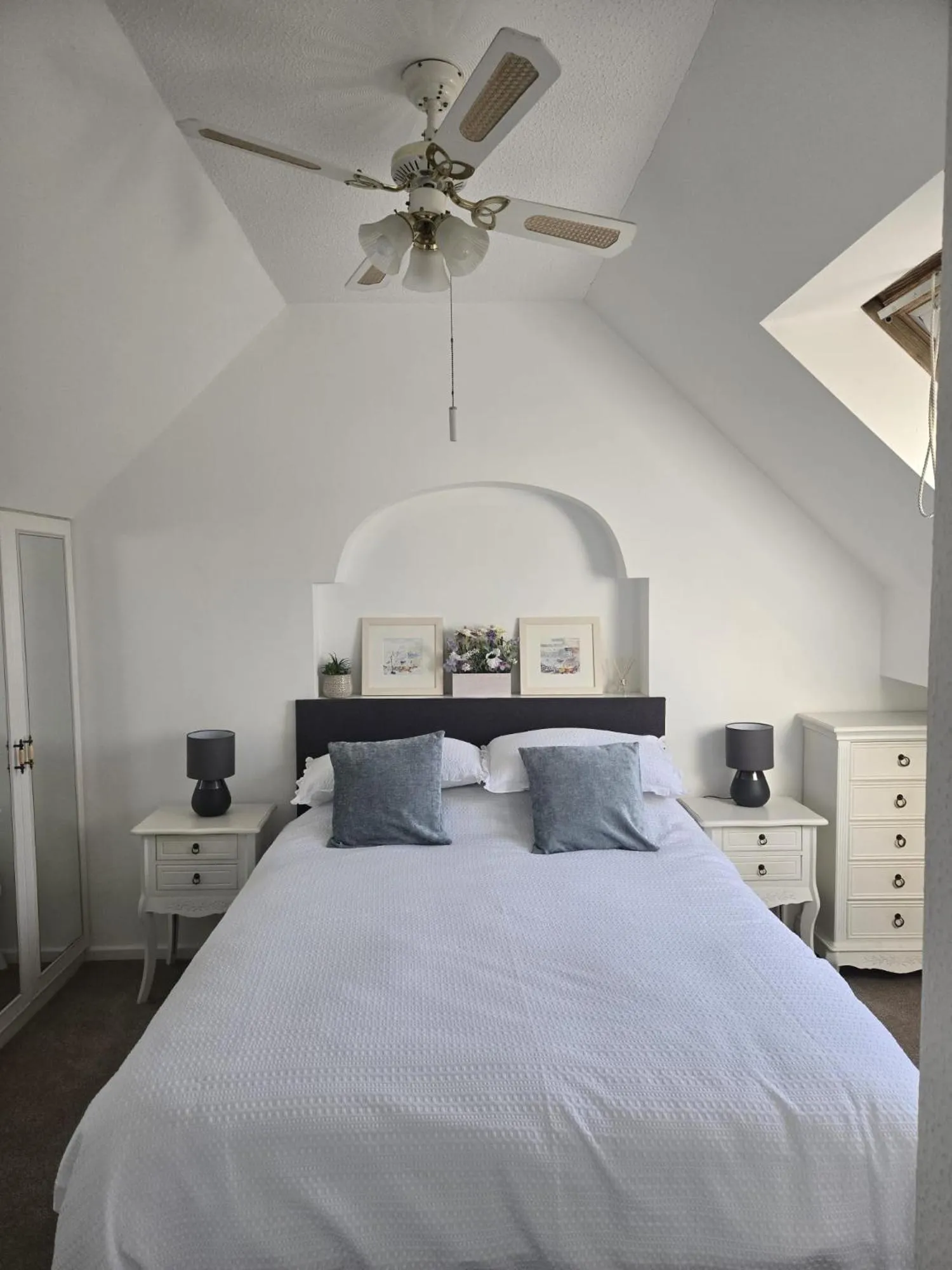 Beautiful apartment with private pool near Tenby