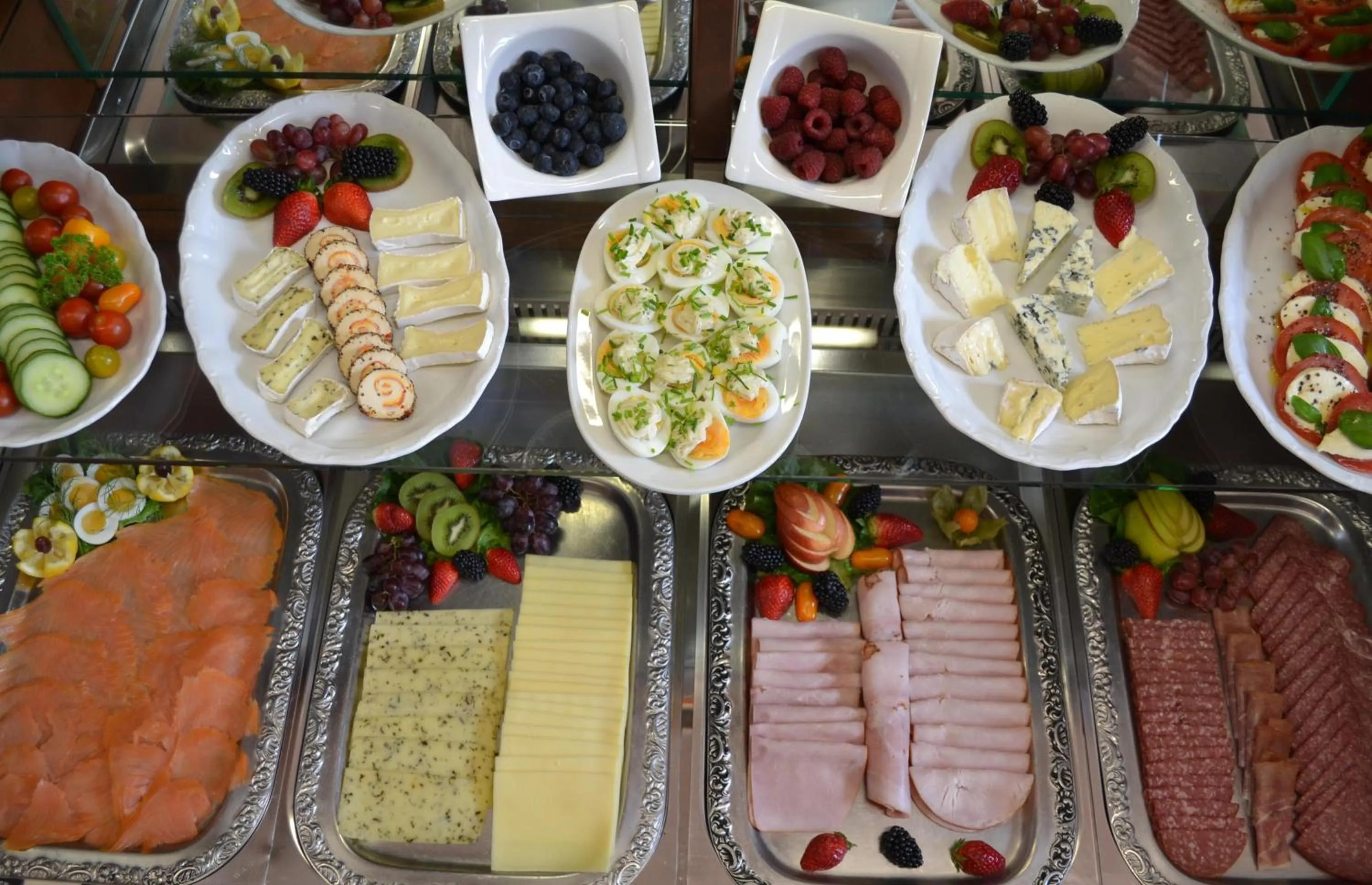 Buffet breakfast in Hotel Nordig free parking