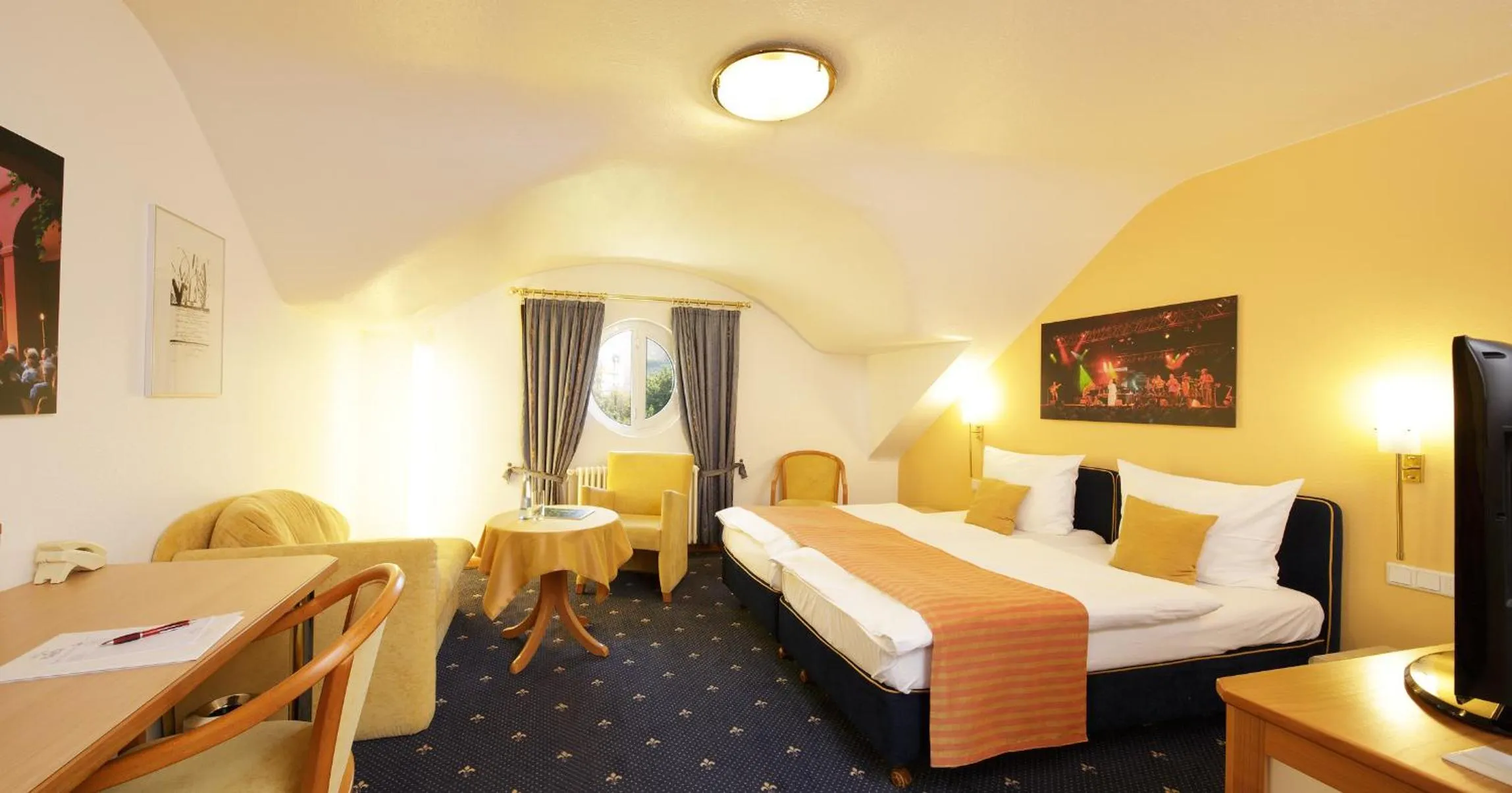 Bed in Park Hotel Post