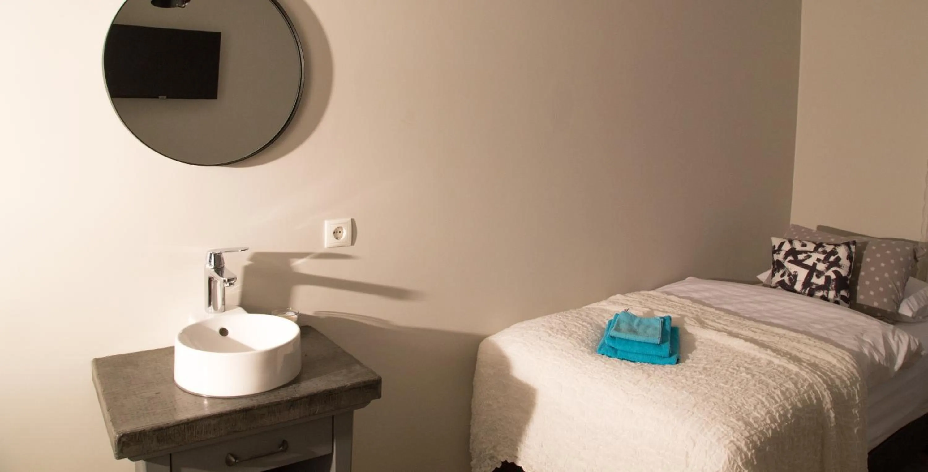 Bed in Varmi Guesthouse Apartments & rooms