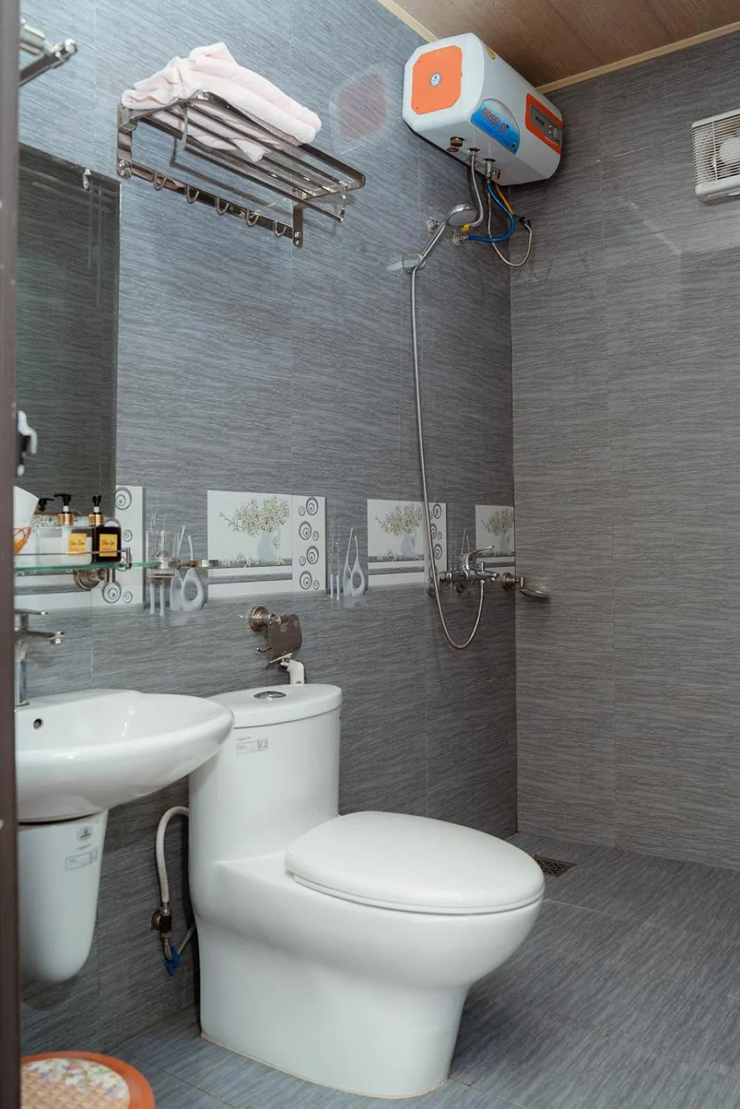 Shower in Tran Chau Garden Home