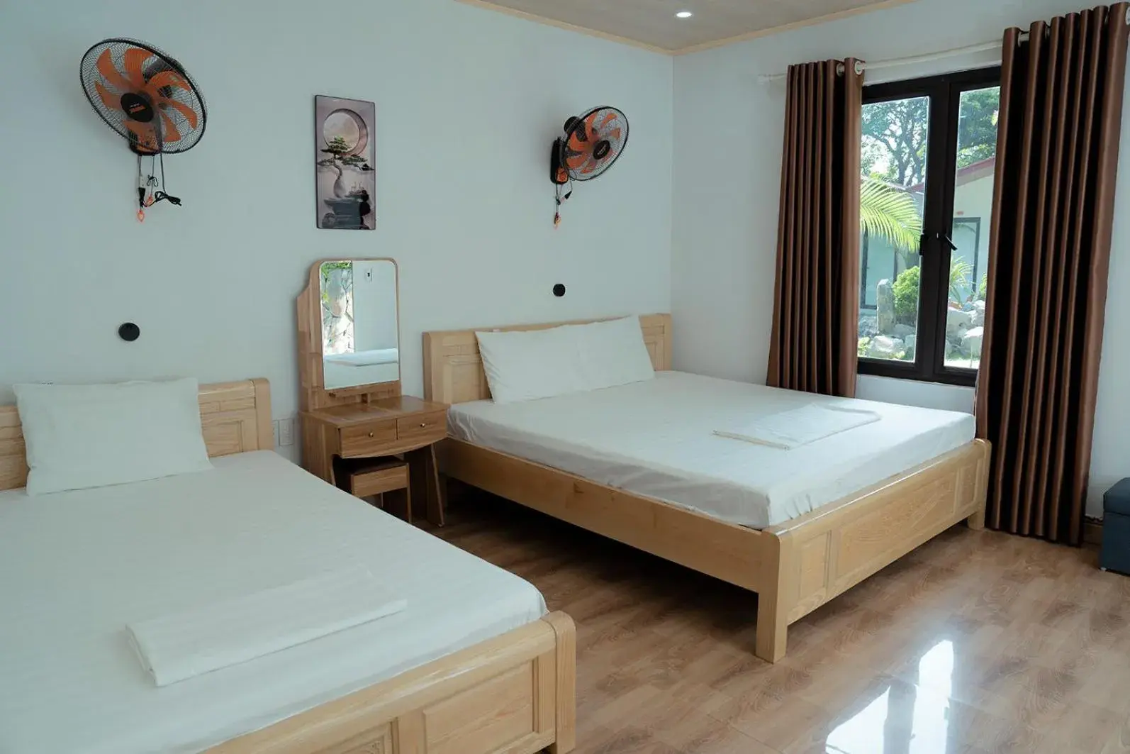 Triple Room with Lake View in Tran Chau Garden Home Triple Room with Lake View in Tran Chau Garden Home