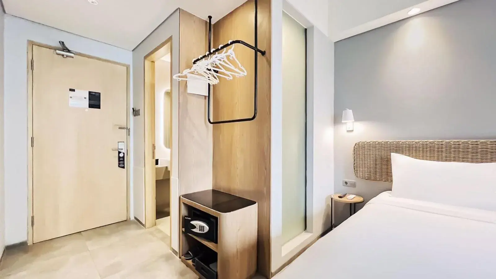 Deluxe Double or Twin Room with City View in Neo Hotel Puri Indah Deluxe Double or Twin Room with City View in Neo Hotel Puri Indah