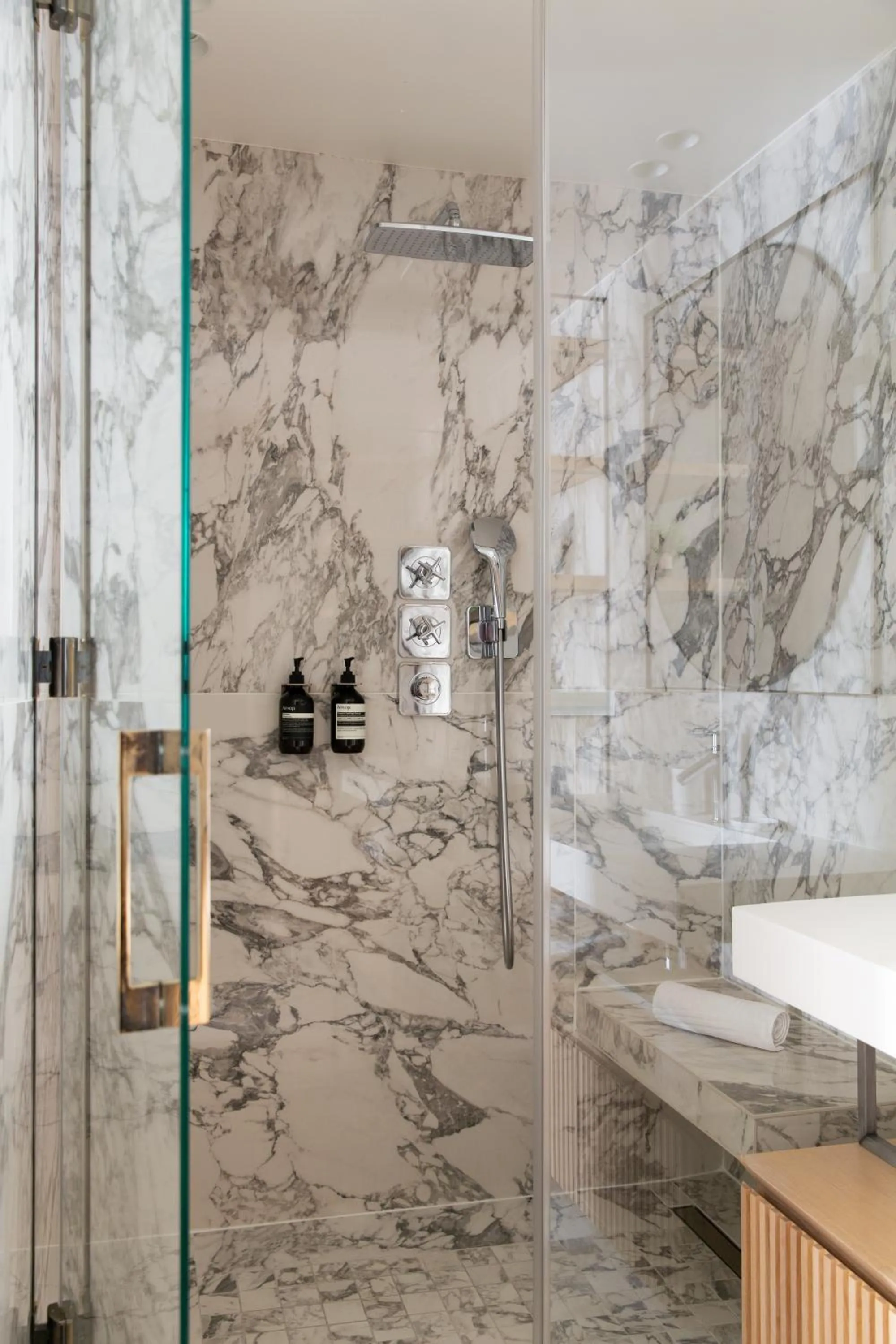 Bathroom in HIGHSTAY - Luxury Serviced Apartments - Tuileries Garden