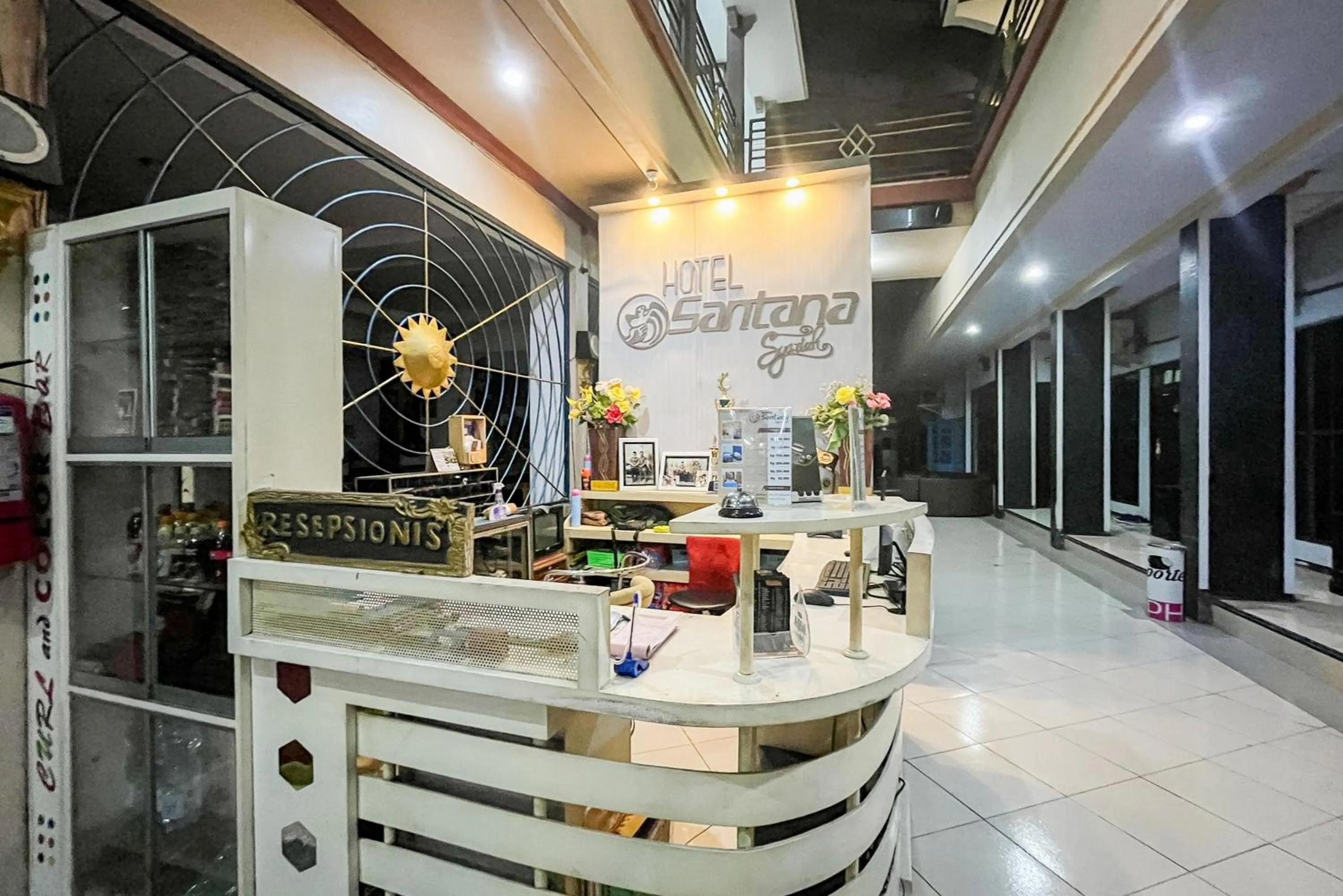 Lobby or reception in RedDoorz Syariah At Santana Stasiun Kepanjen