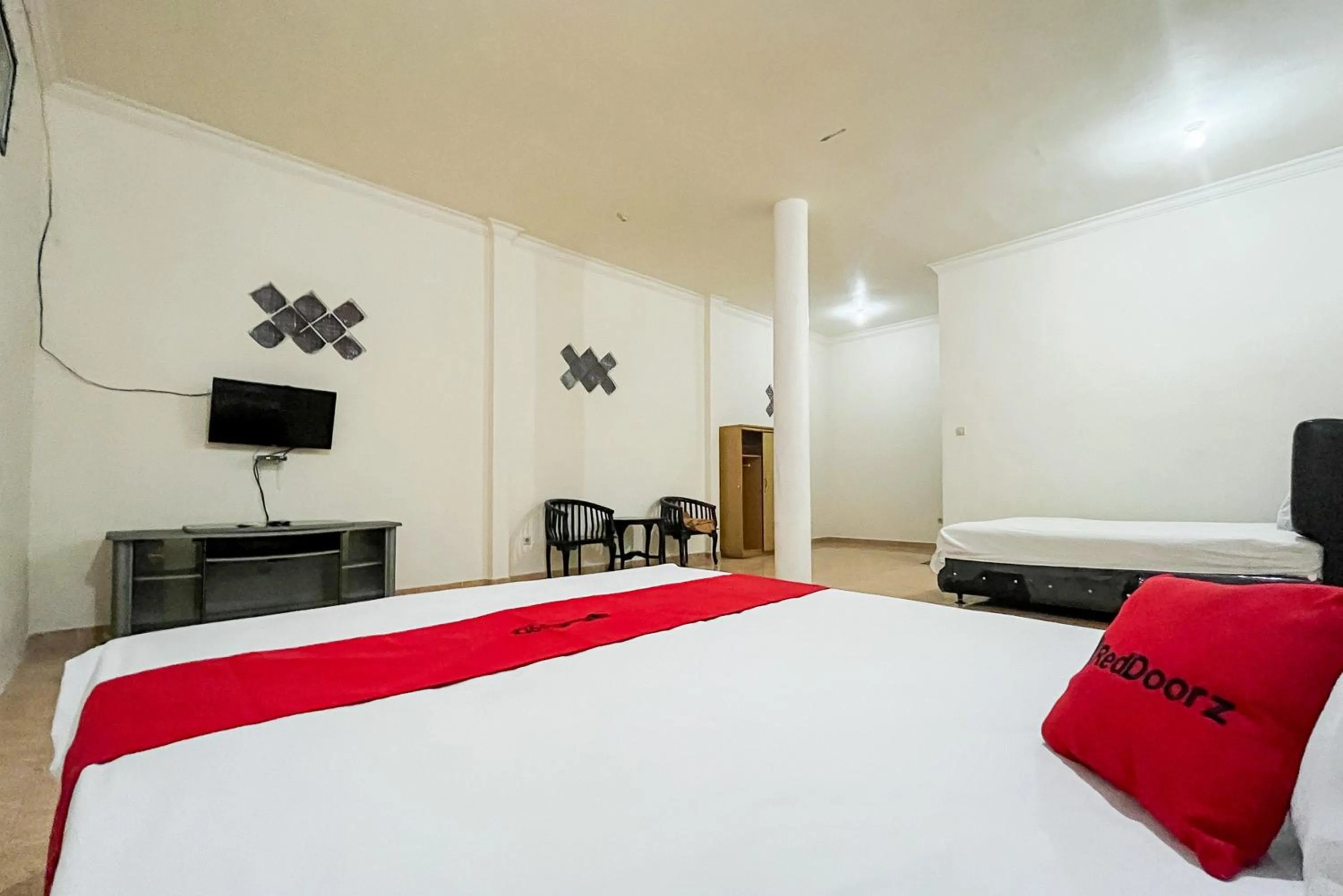 Bed in RedDoorz Syariah At Santana Stasiun Kepanjen
