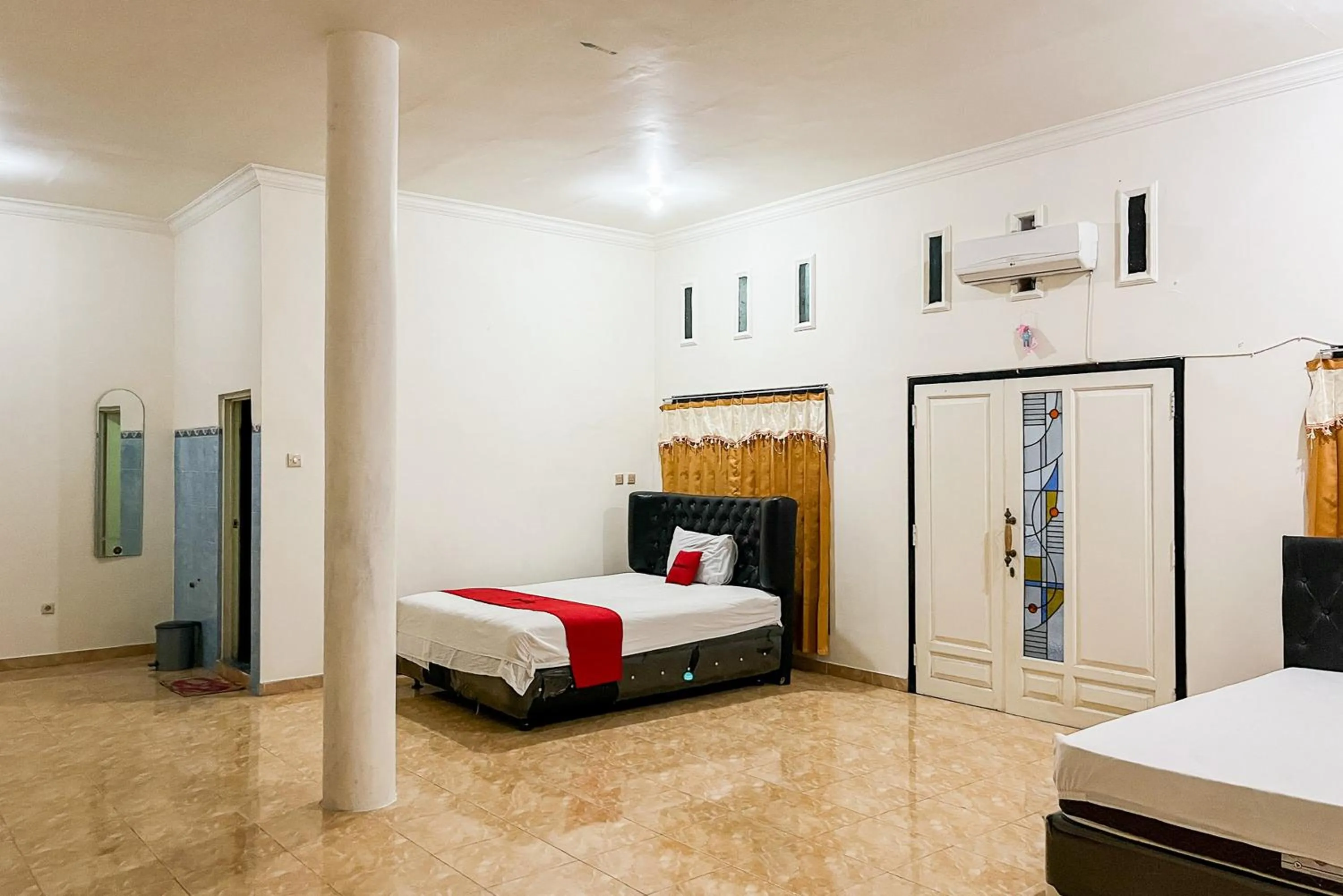 Bed in RedDoorz Syariah At Santana Stasiun Kepanjen