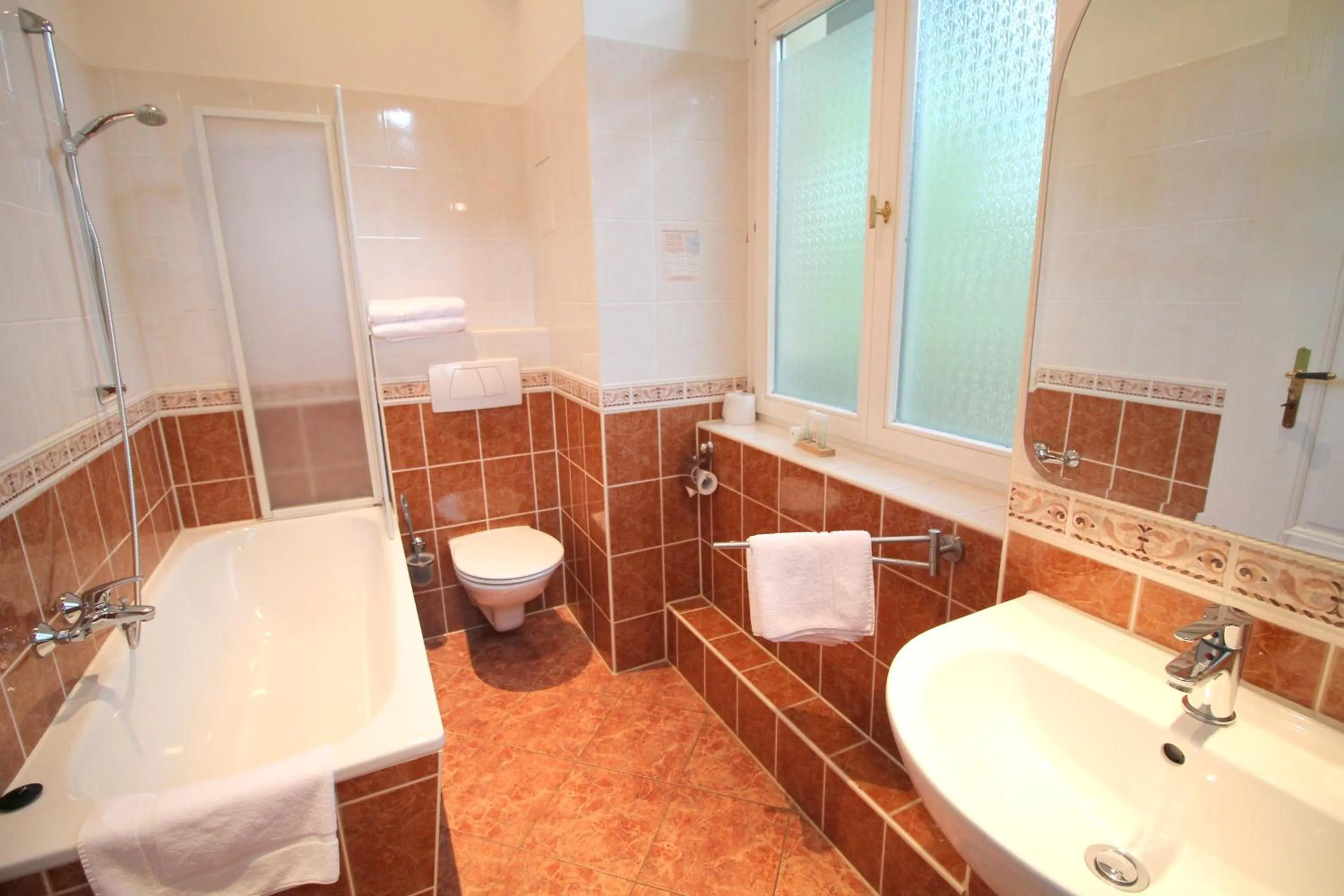 Bathroom in Hotel-Appartement-Villa Ulenburg