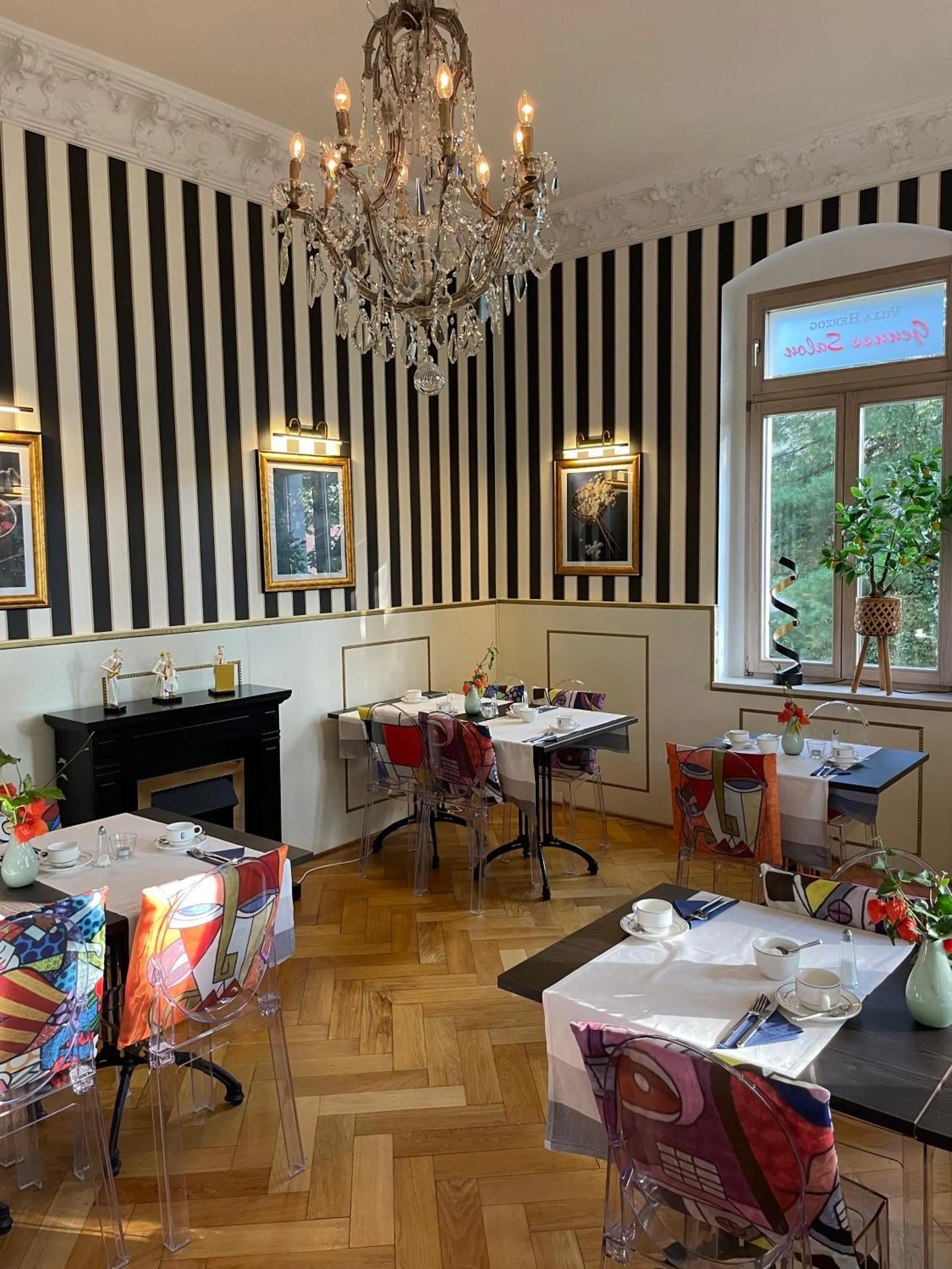 Restaurant/places to eat in Hotel Villa Herzog