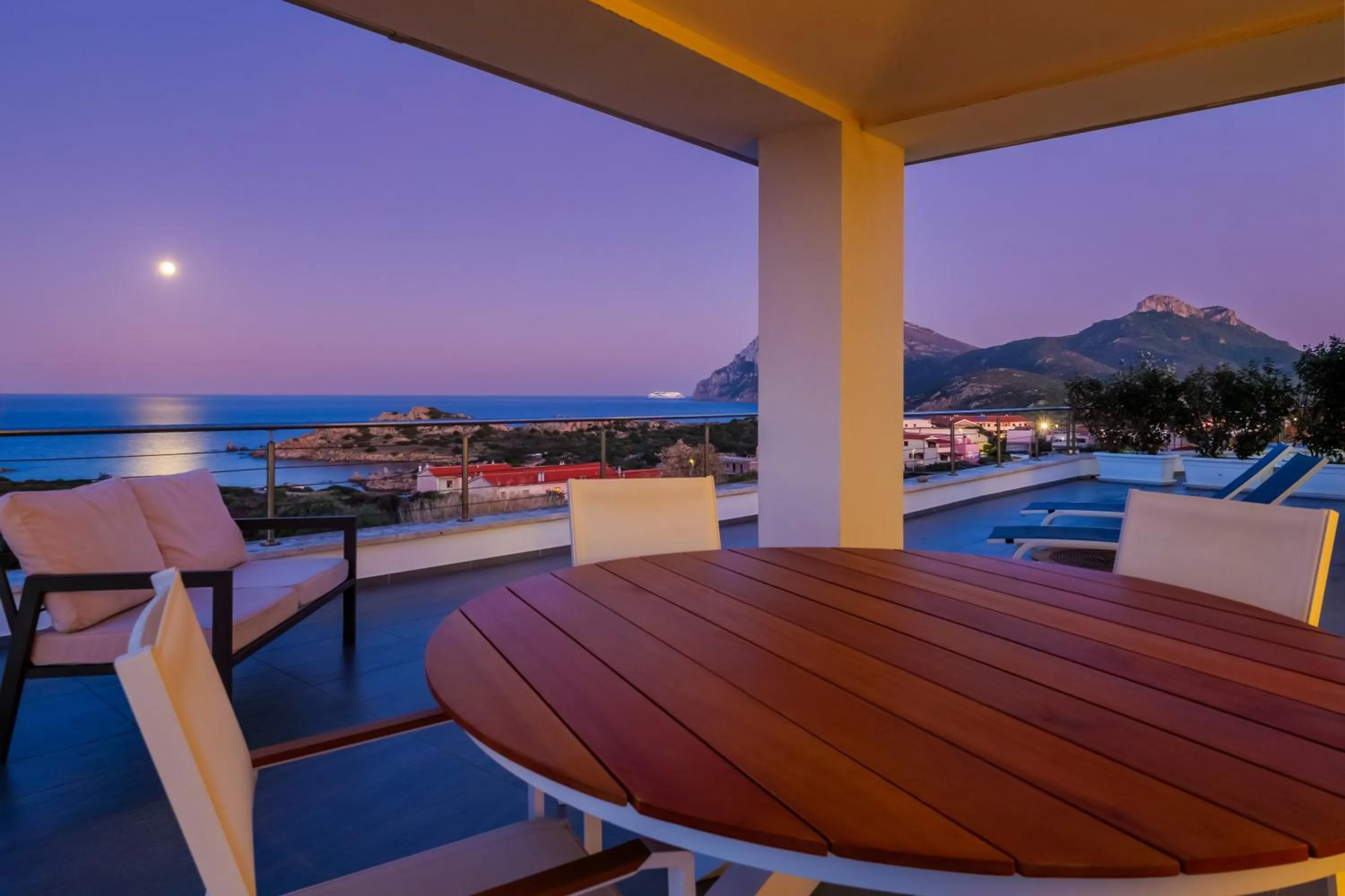 Property building in Villa Marconi Apartment 12a attico