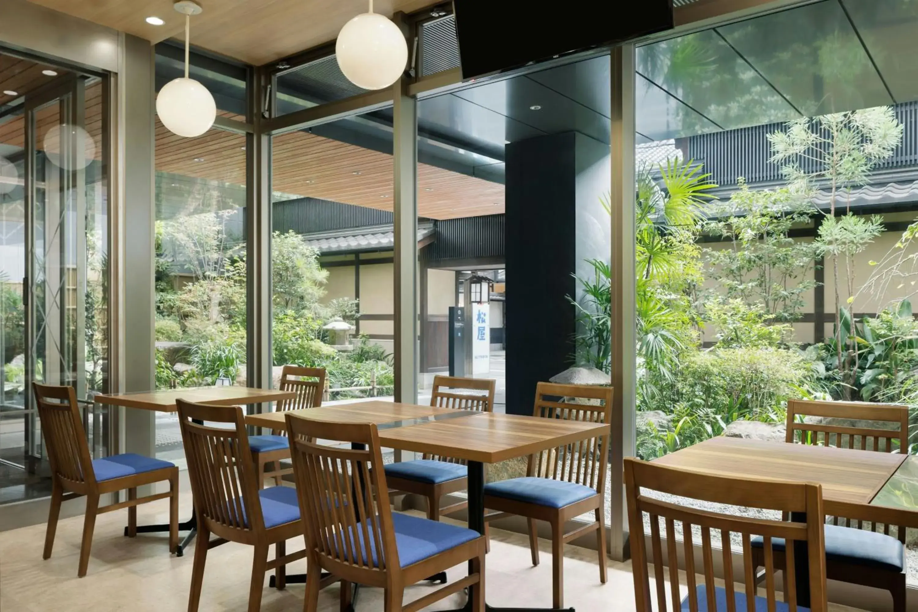 Restaurant/places to eat in Four Points Flex by Sheraton Kyoto Oike Restaurant/places to eat in Four Points Flex by Sheraton Kyoto Oike