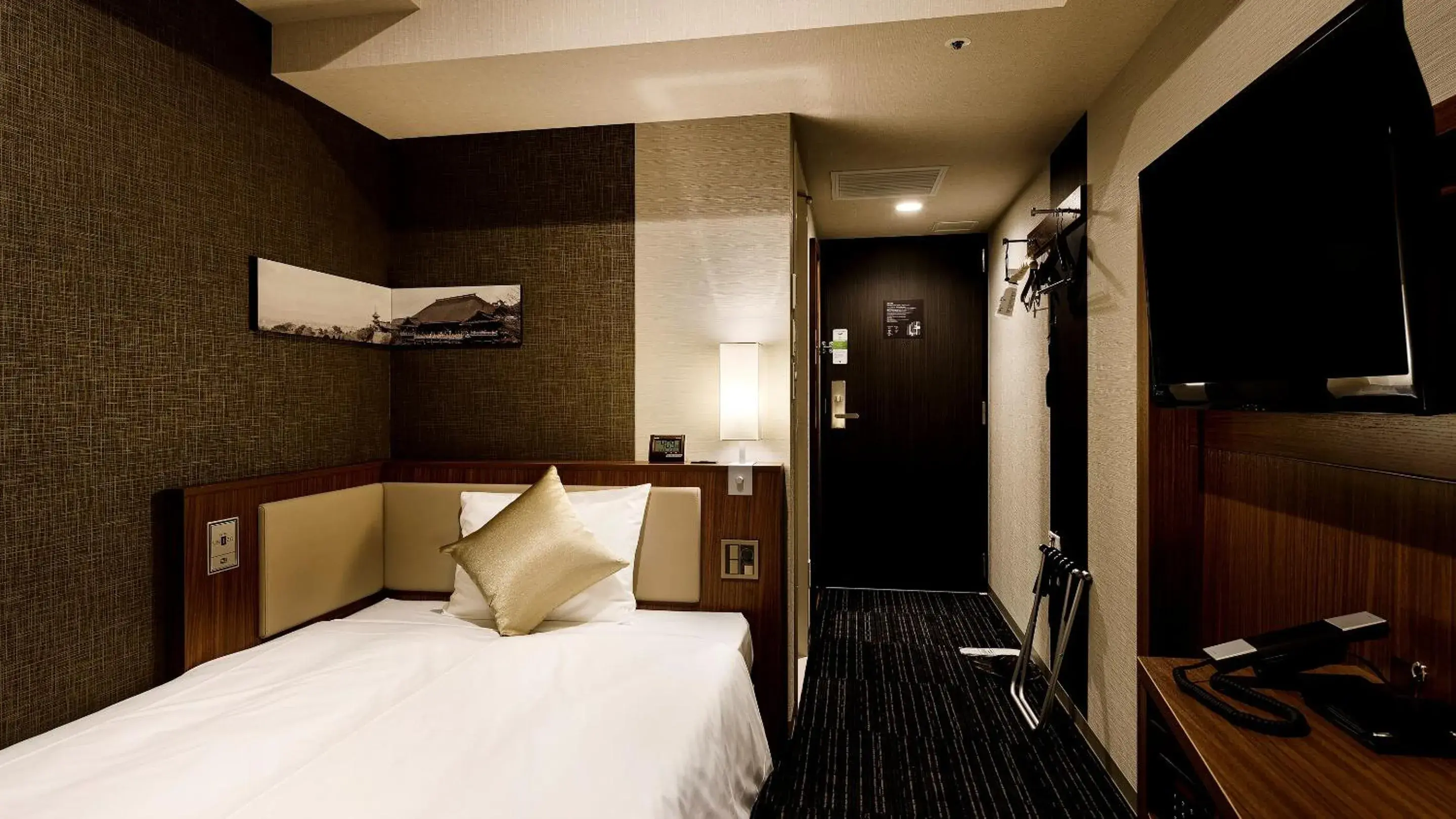 Bed in HOTEL UNIZO Kyoto Karasuma Oike